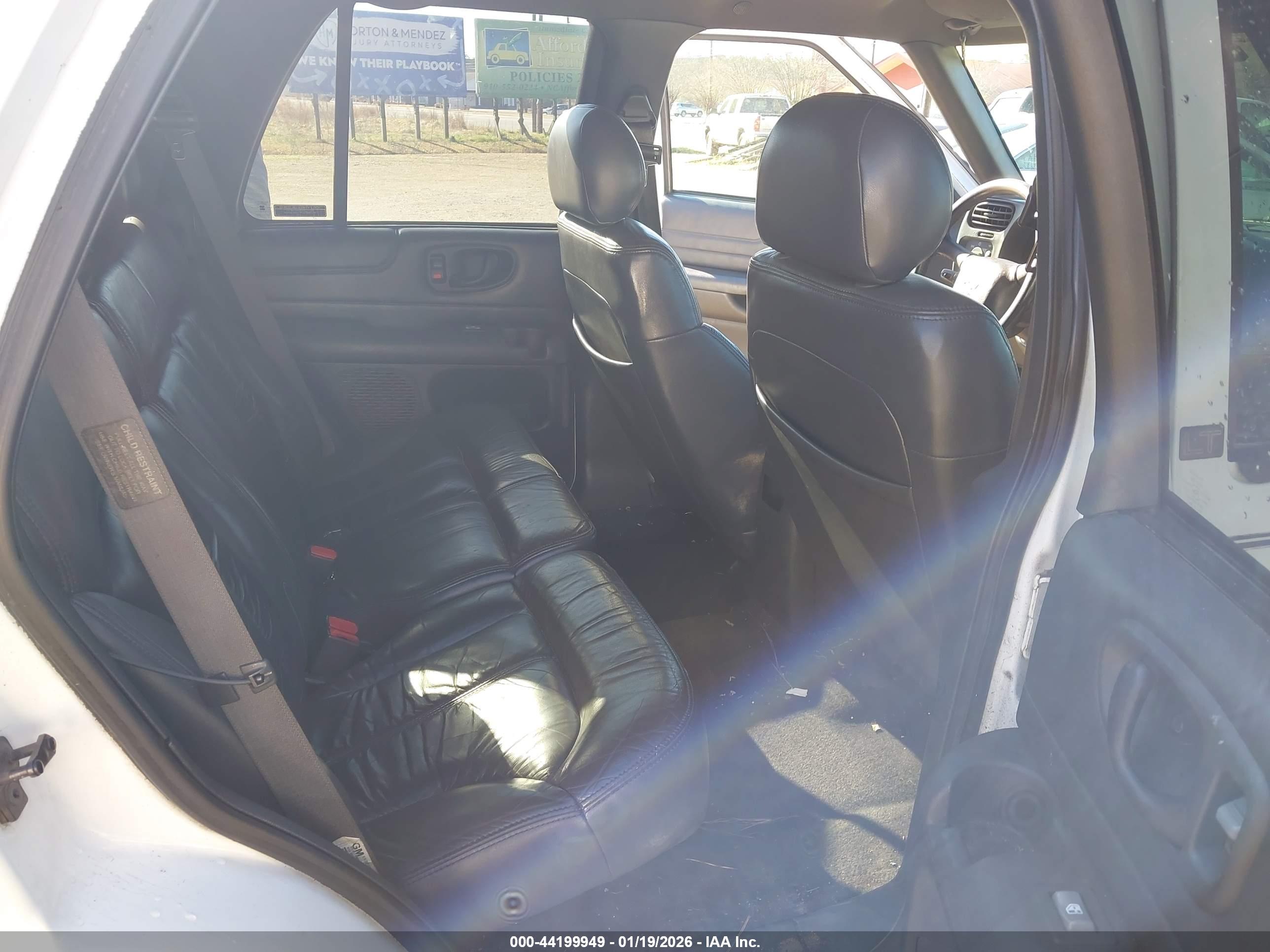 CHEVROLET BLAZER image 8