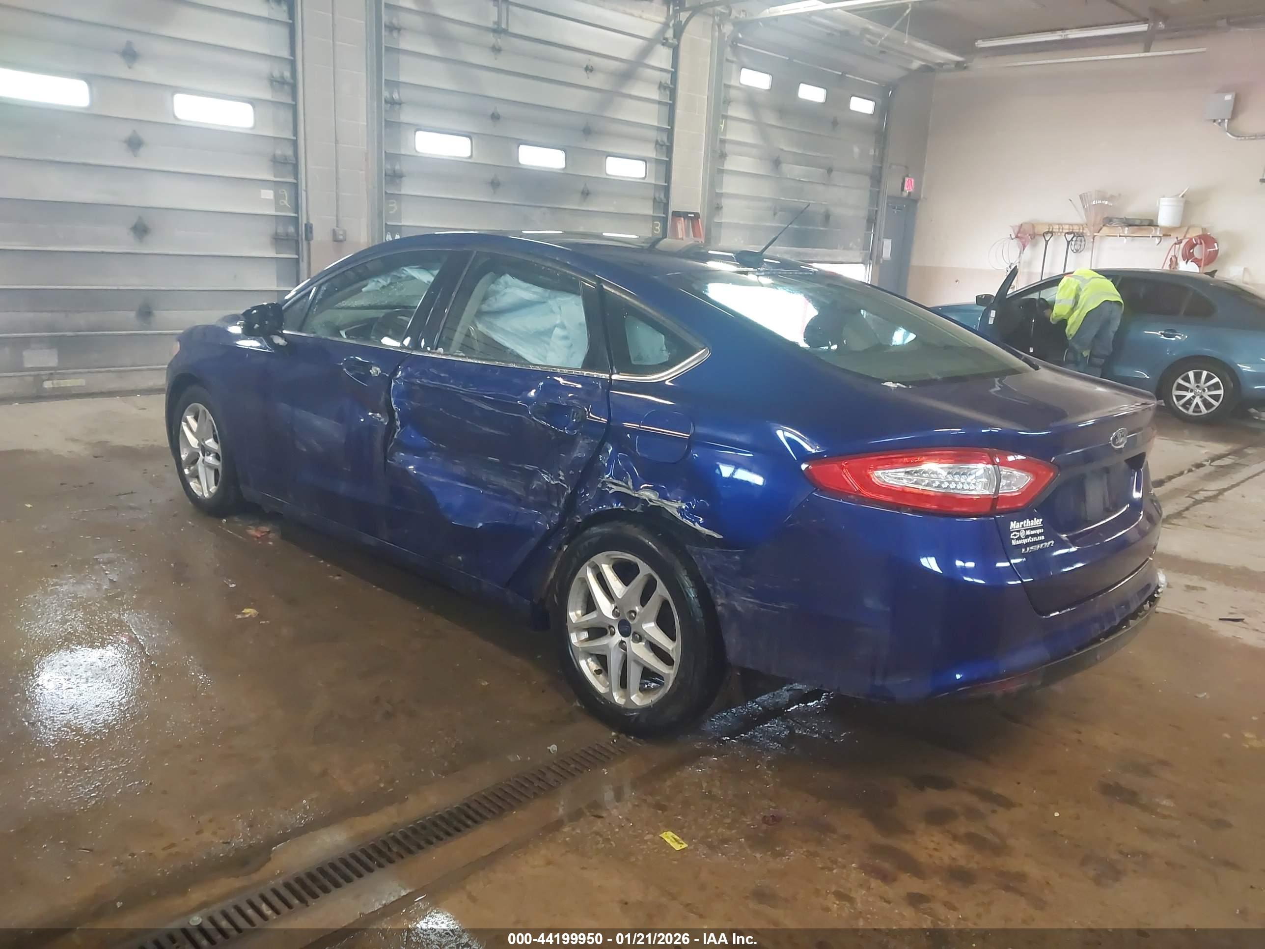 FORD FUSION image 3