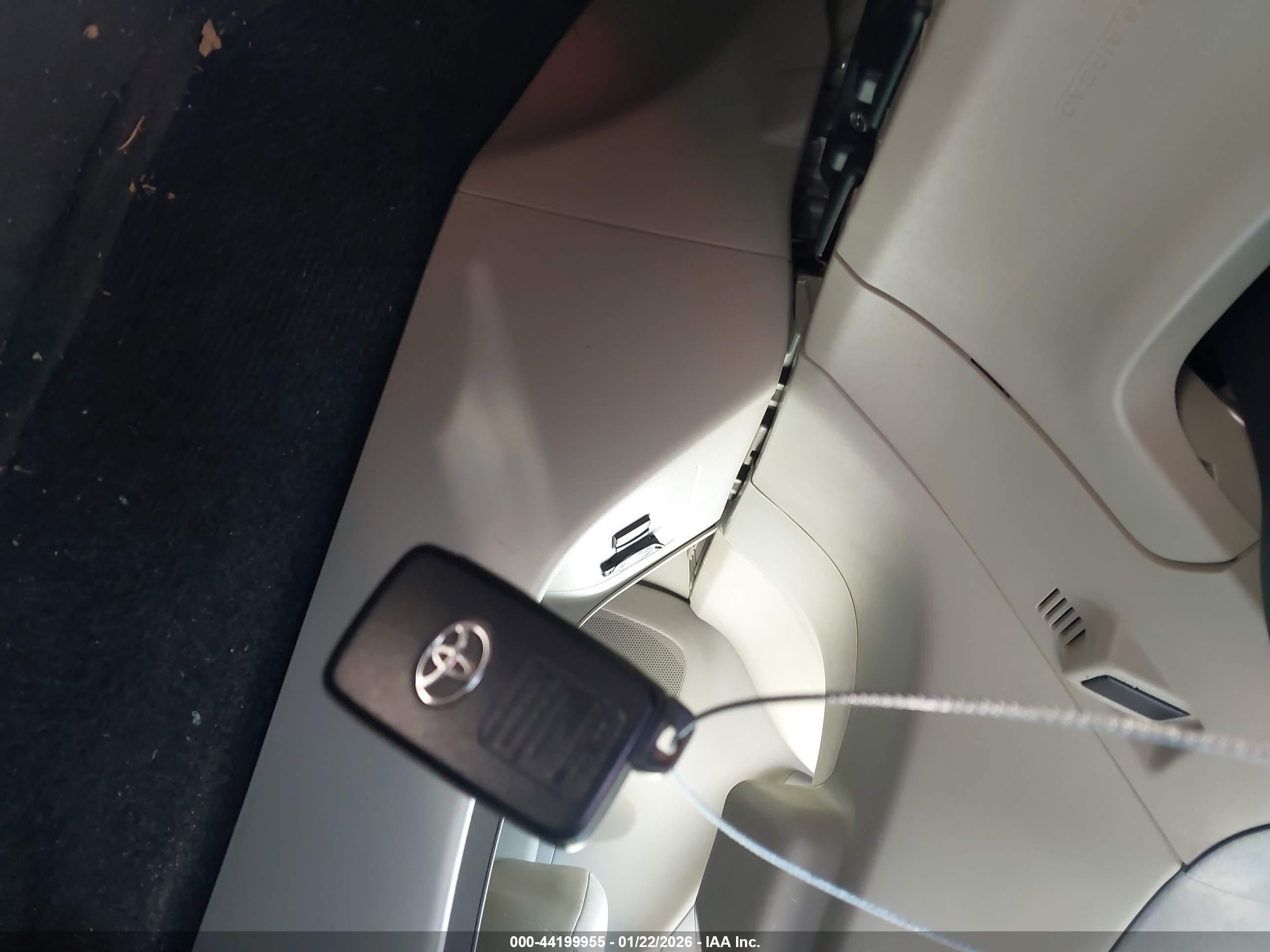 TOYOTA PRIUS image 11
