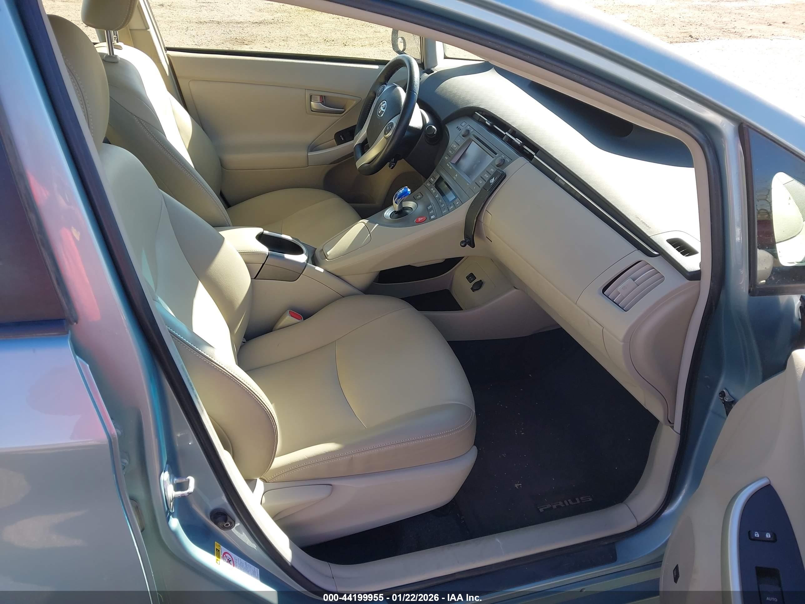 TOYOTA PRIUS image 5
