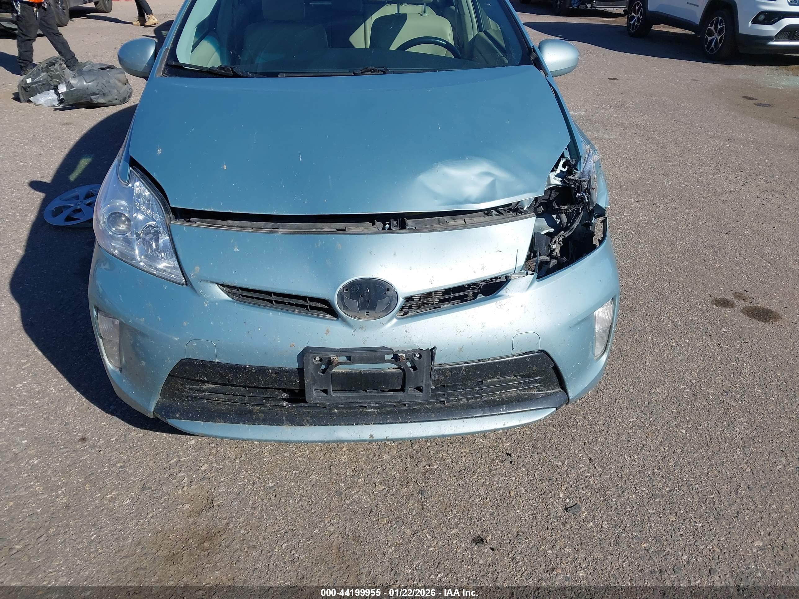 TOYOTA PRIUS image 6
