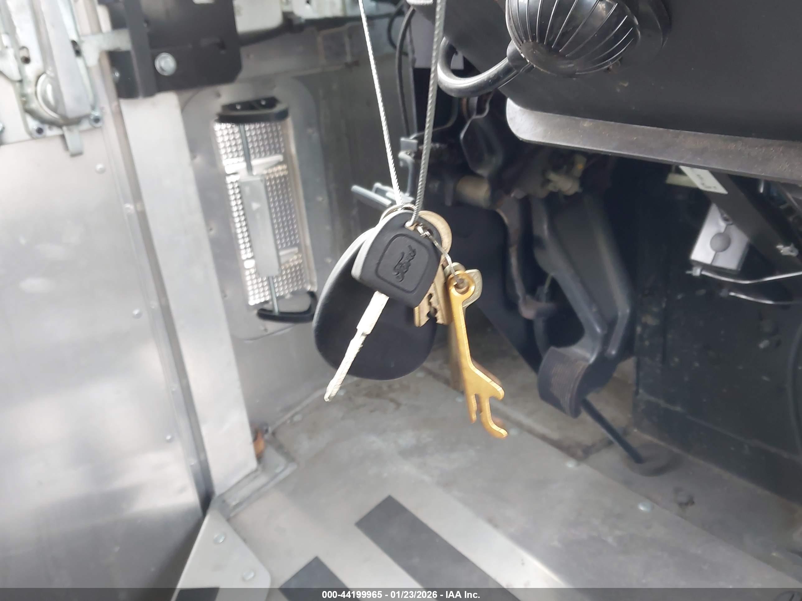 FORD E-450 image 11