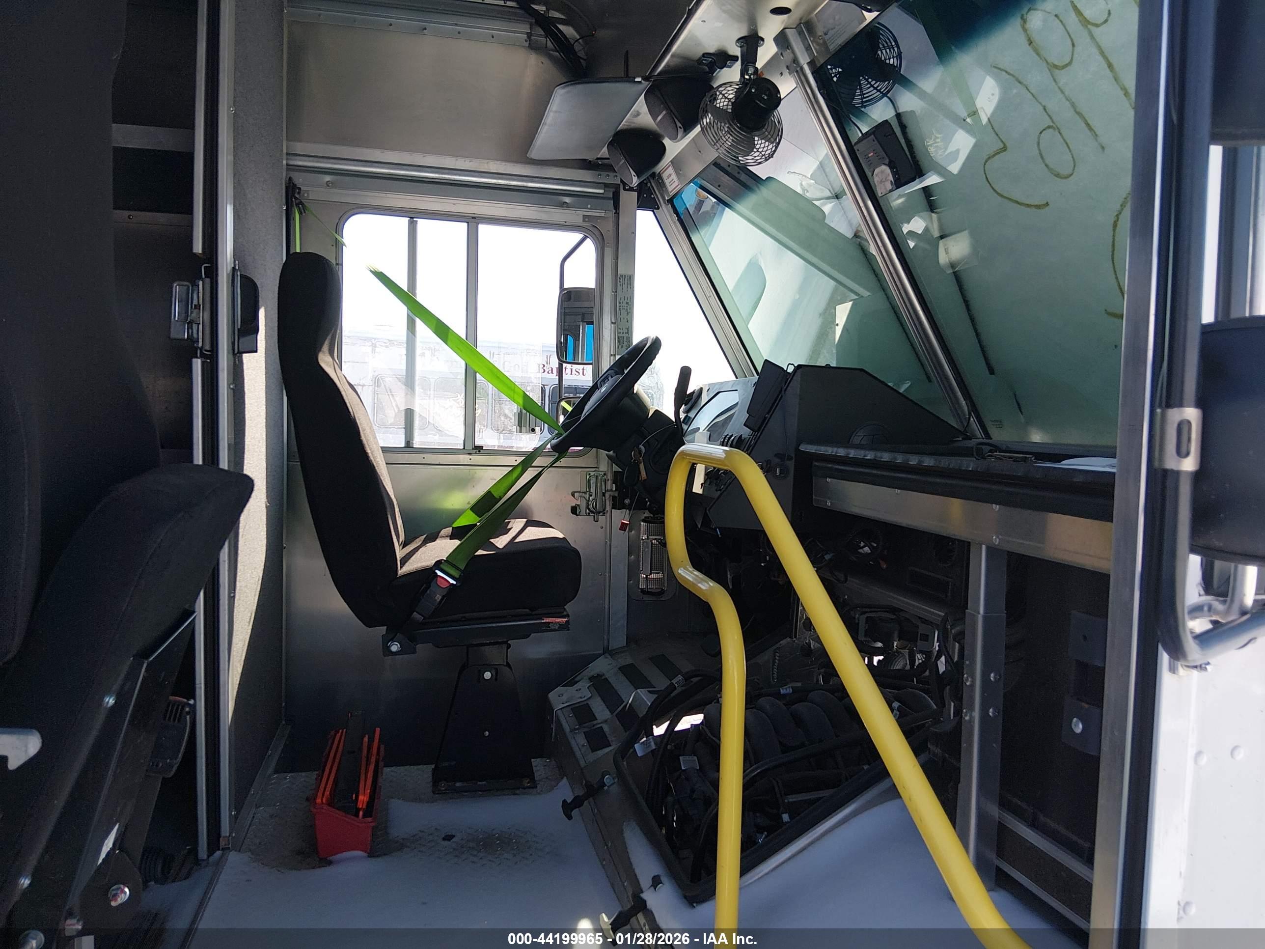 FORD E-450 image 8