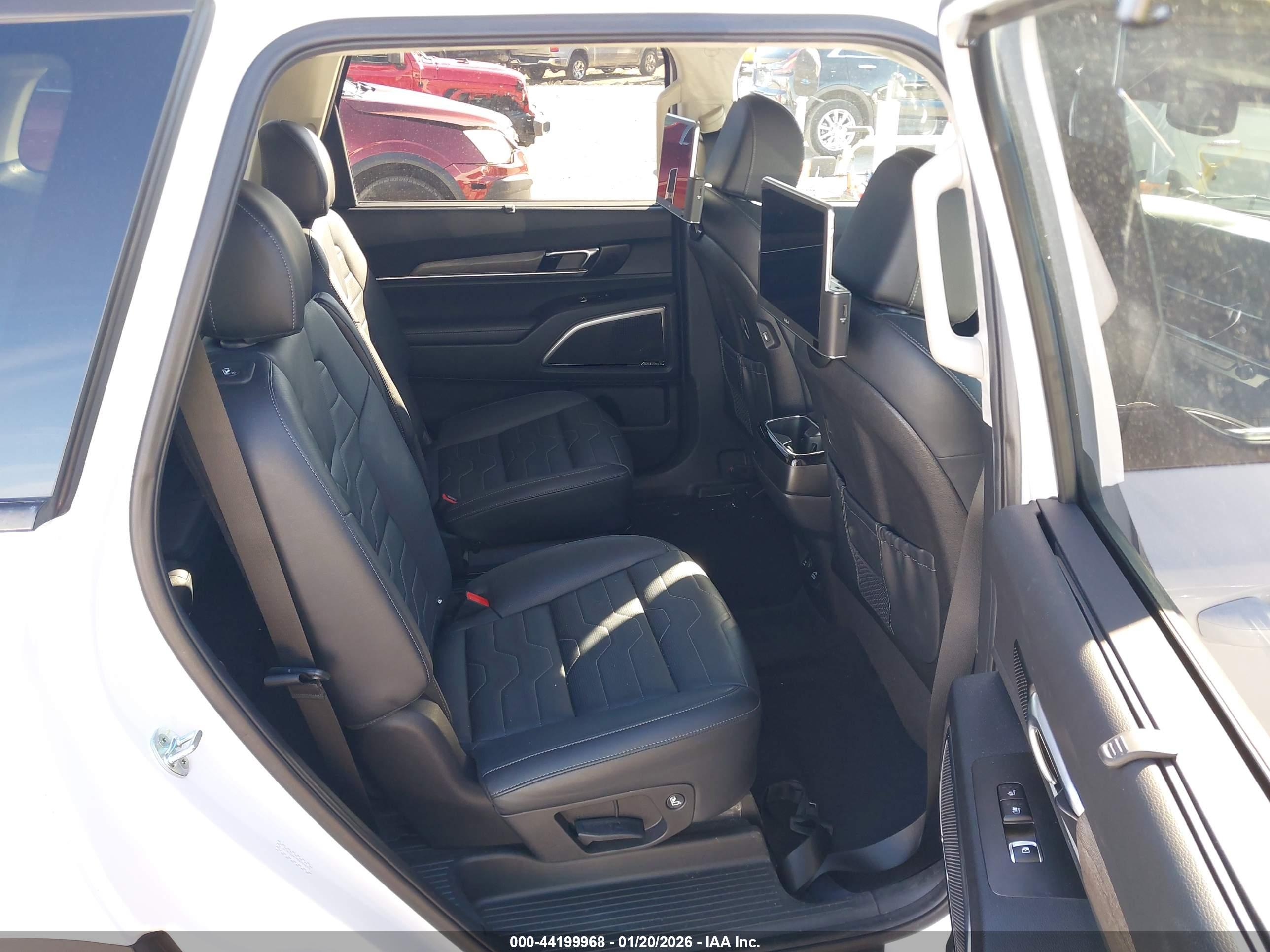 KIA TELLURIDE image 8