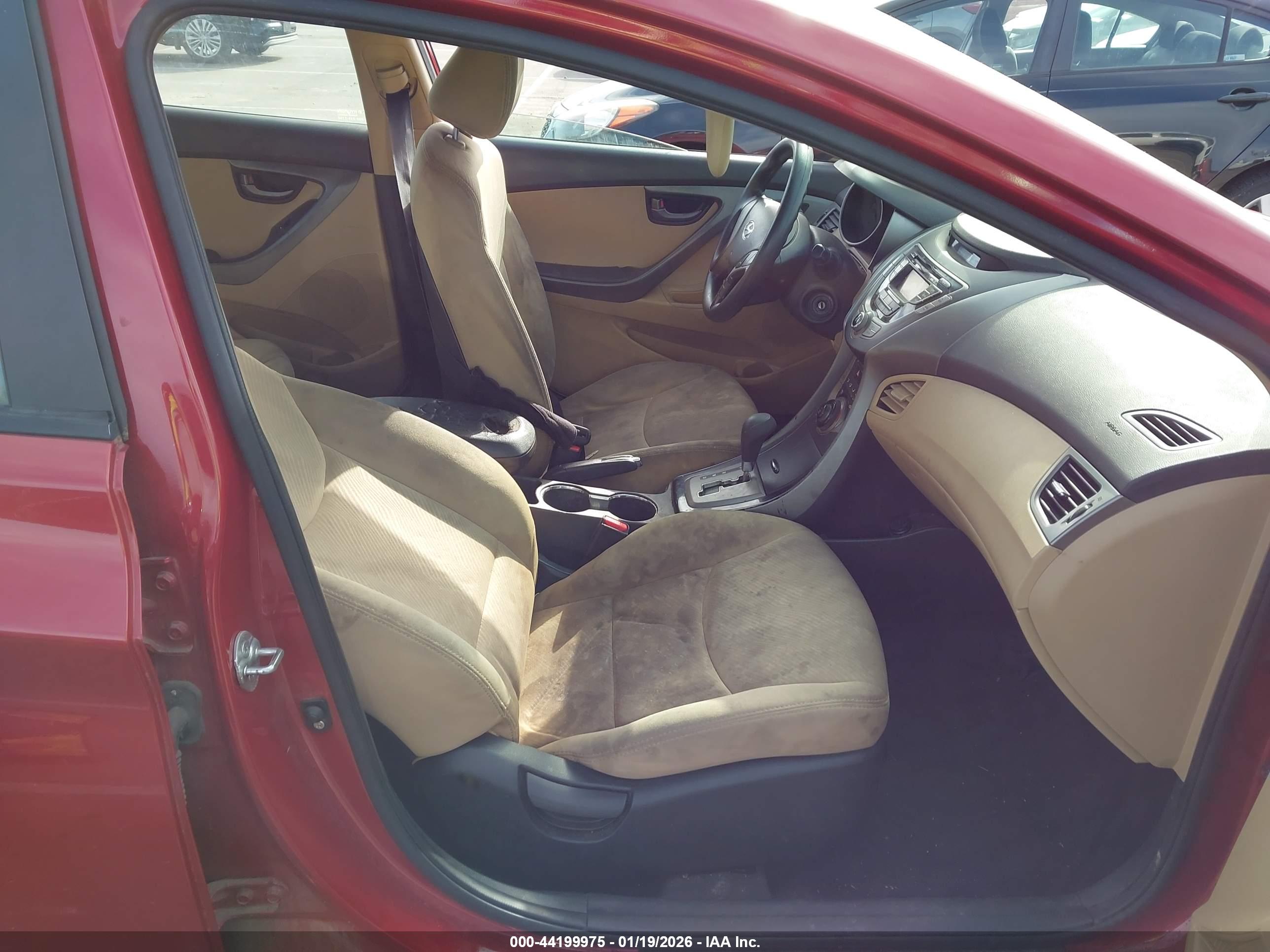 HYUNDAI ELANTRA image 5