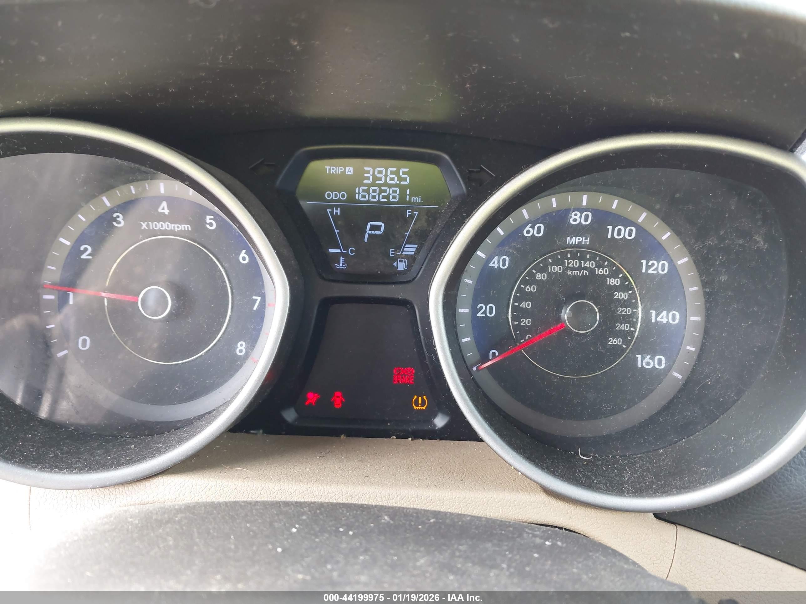 HYUNDAI ELANTRA image 7