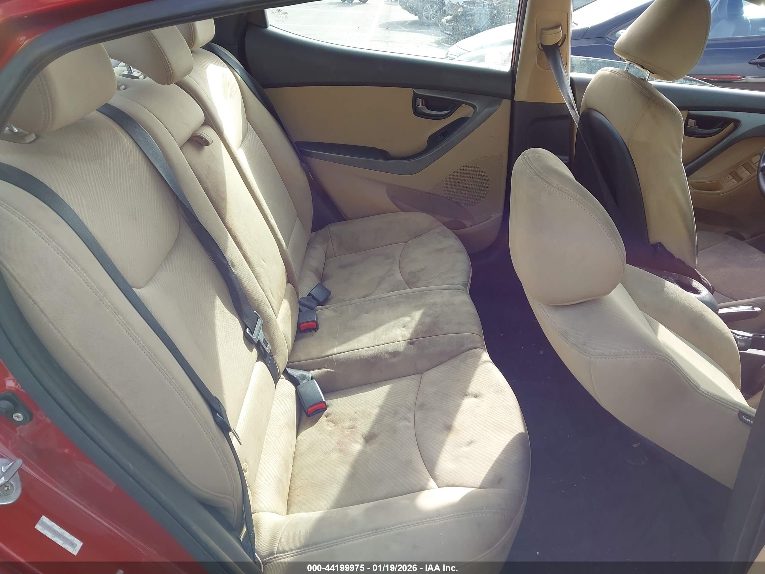 HYUNDAI ELANTRA image 8
