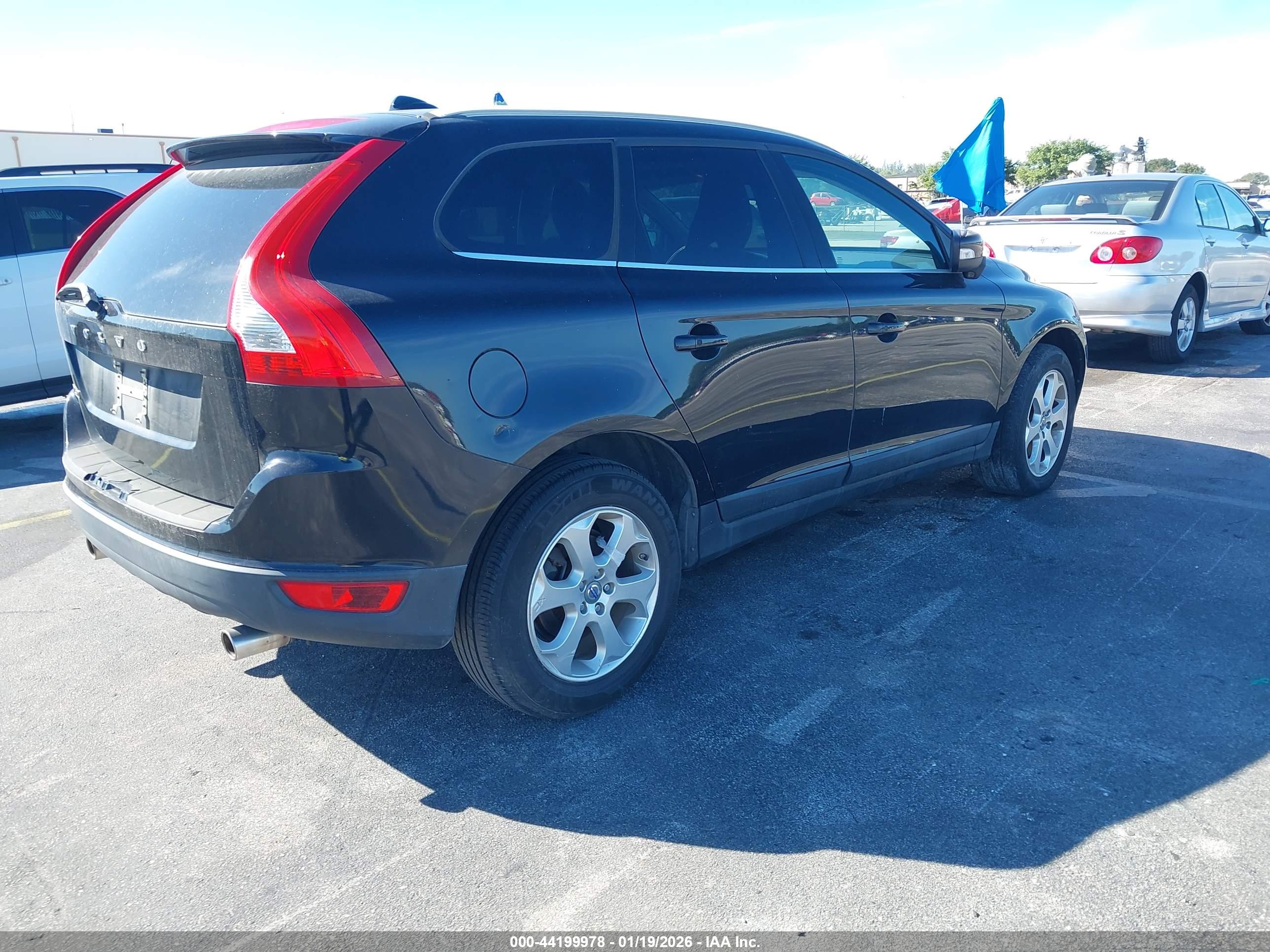 VOLVO XC60 image 4