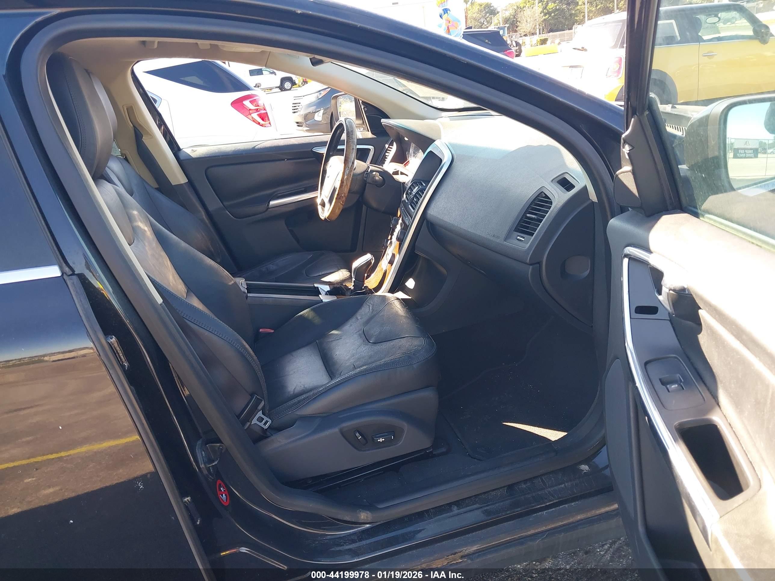 VOLVO XC60 image 5