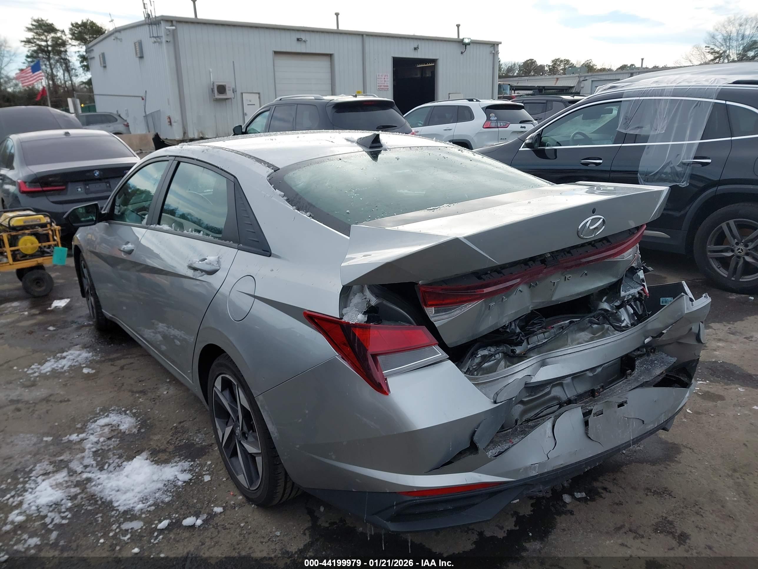 HYUNDAI ELANTRA image 3