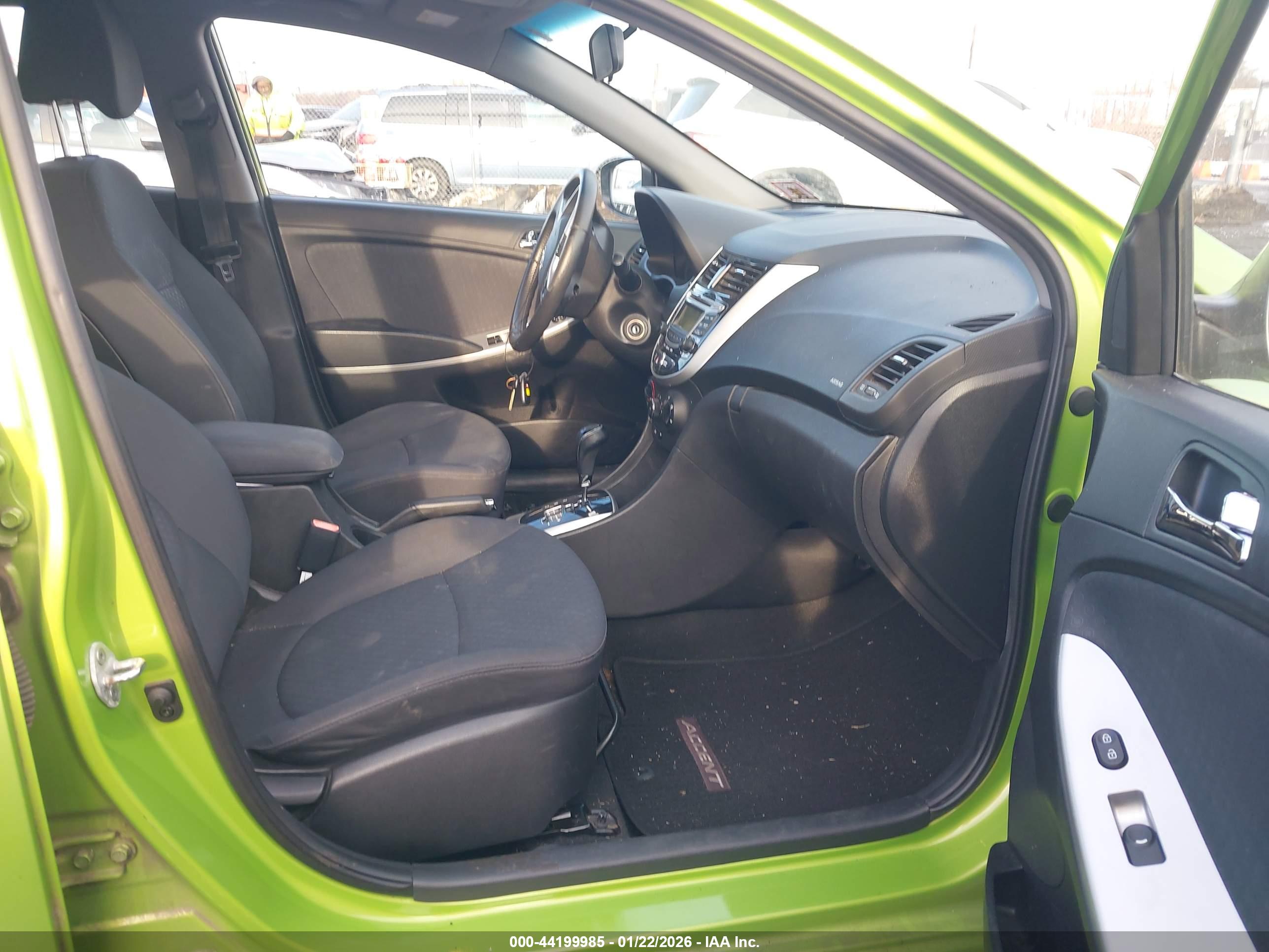 HYUNDAI ACCENT image 5