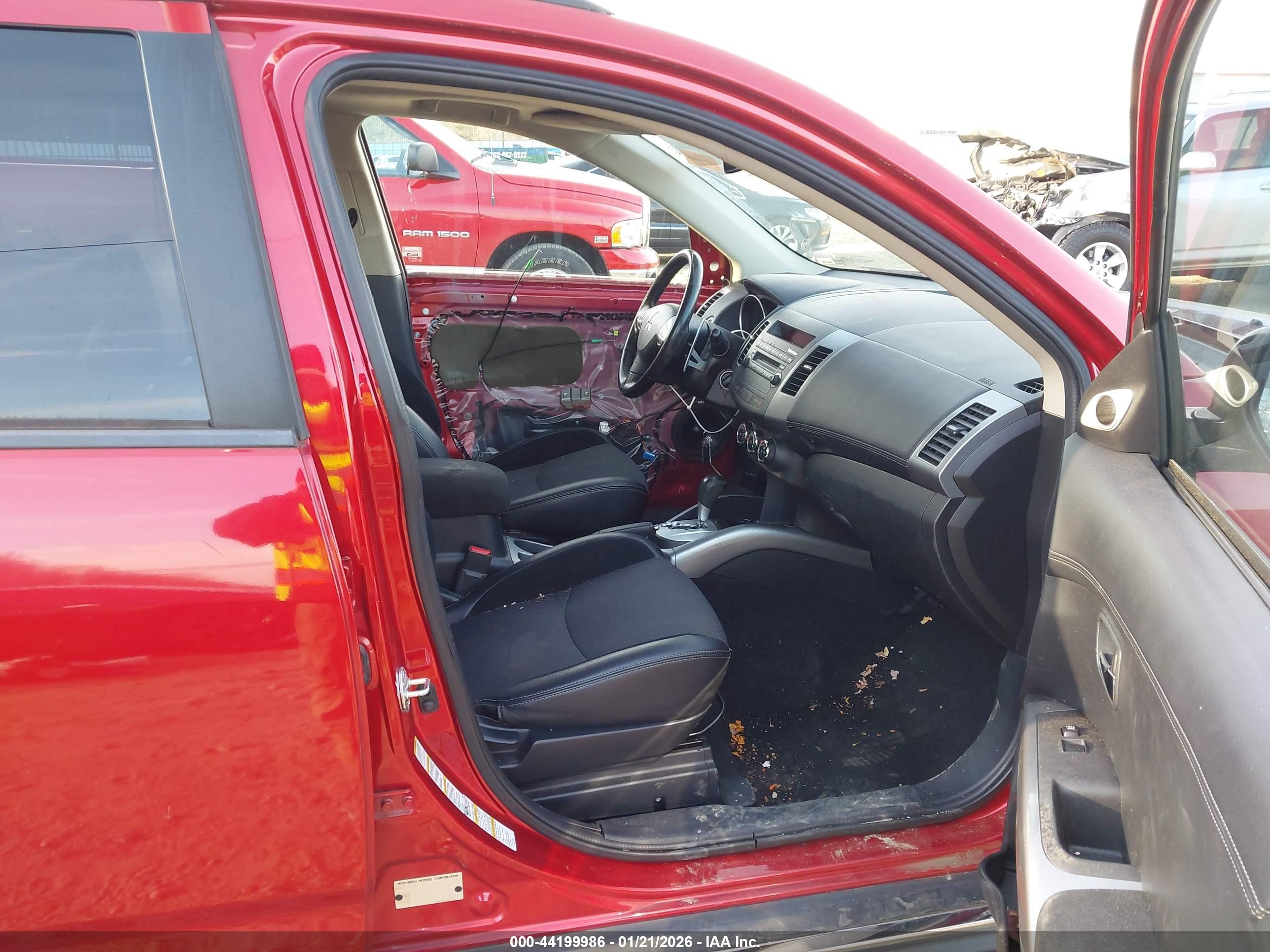 MITSUBISHI OUTLANDER image 5
