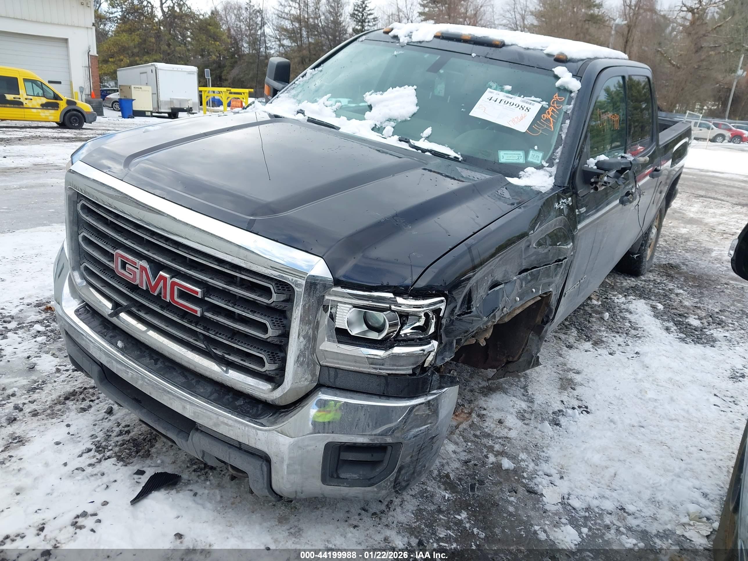GMC SIERRA image 2