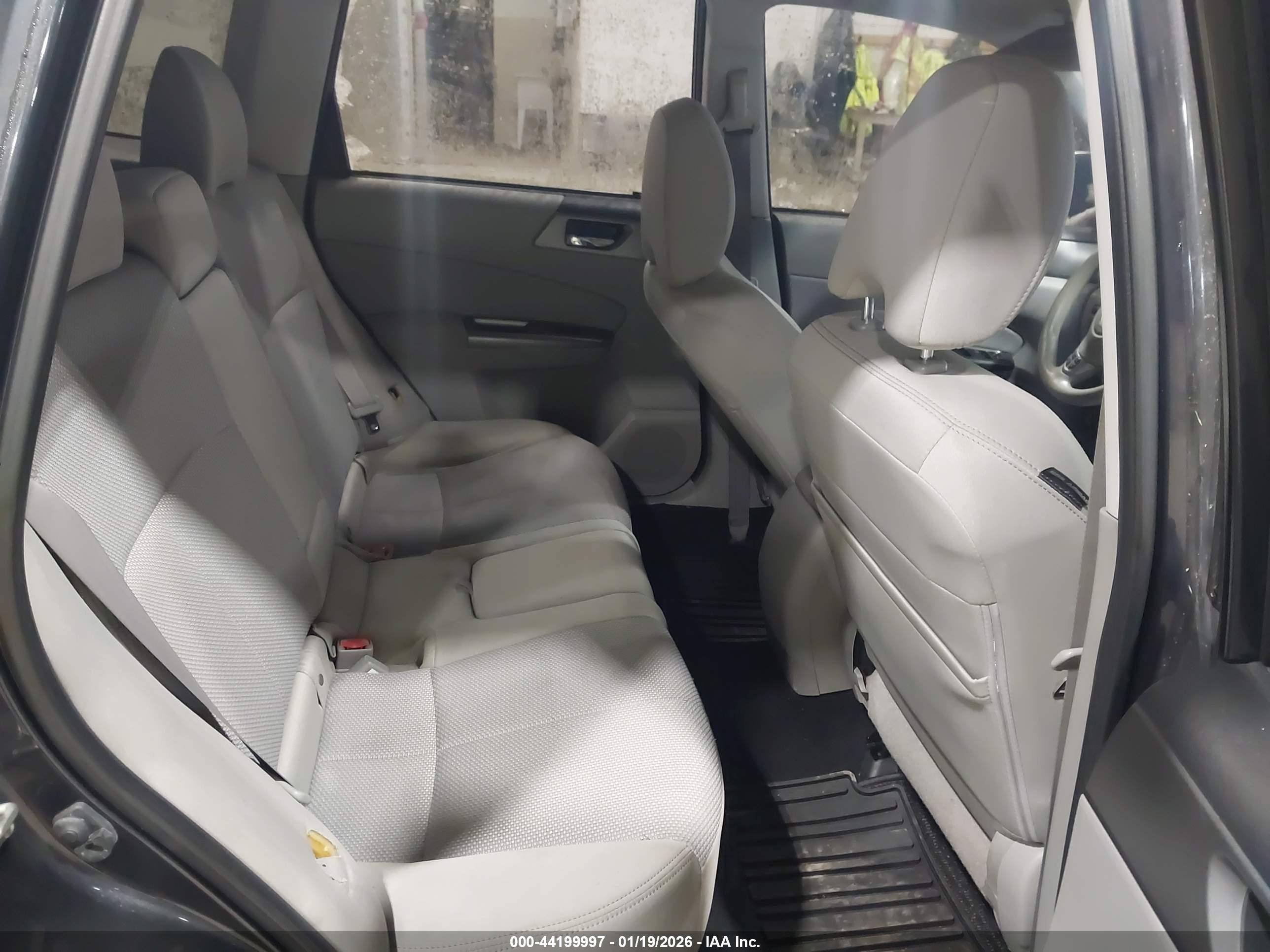 SUBARU FORESTER image 8