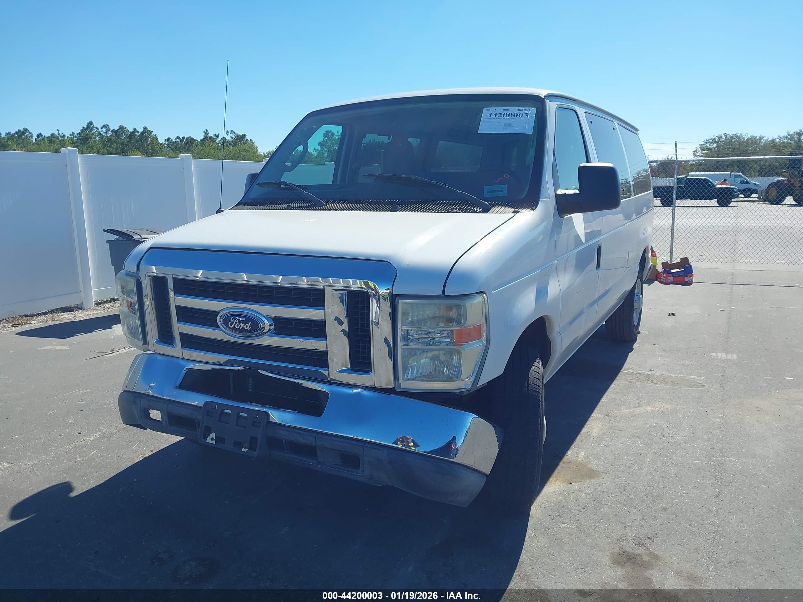 FORD E-150 image 2