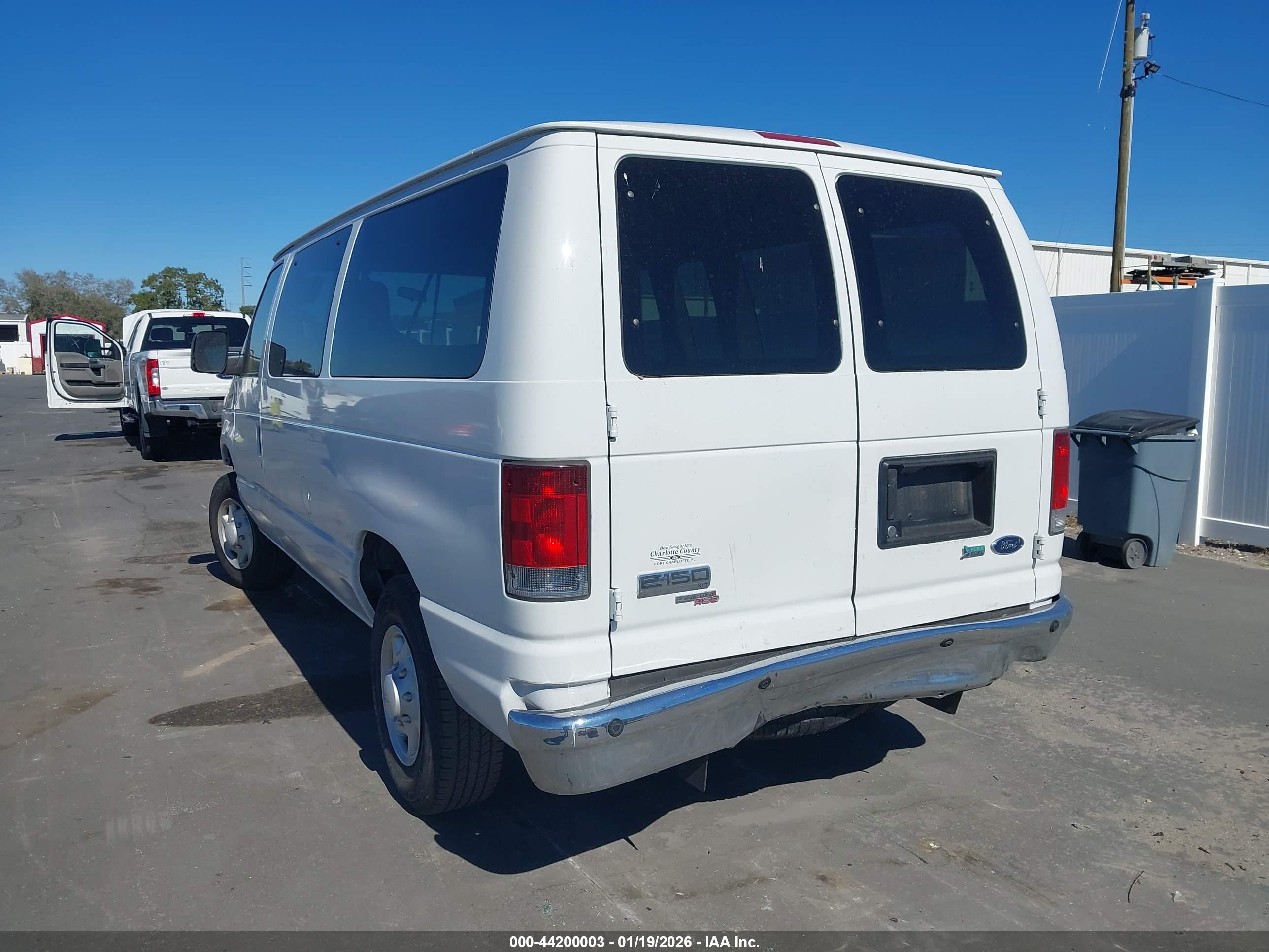 FORD E-150 image 3
