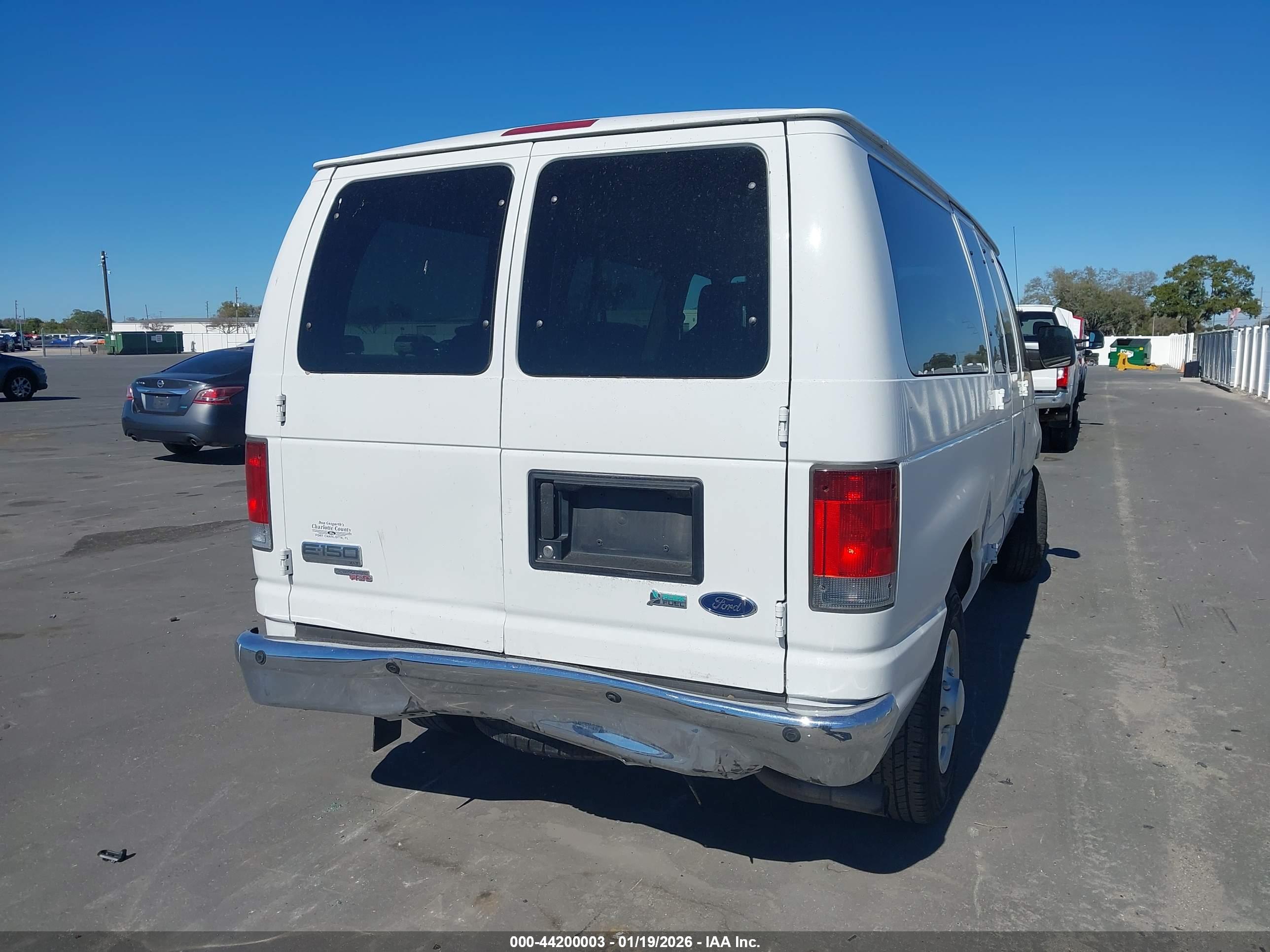FORD E-150 image 4