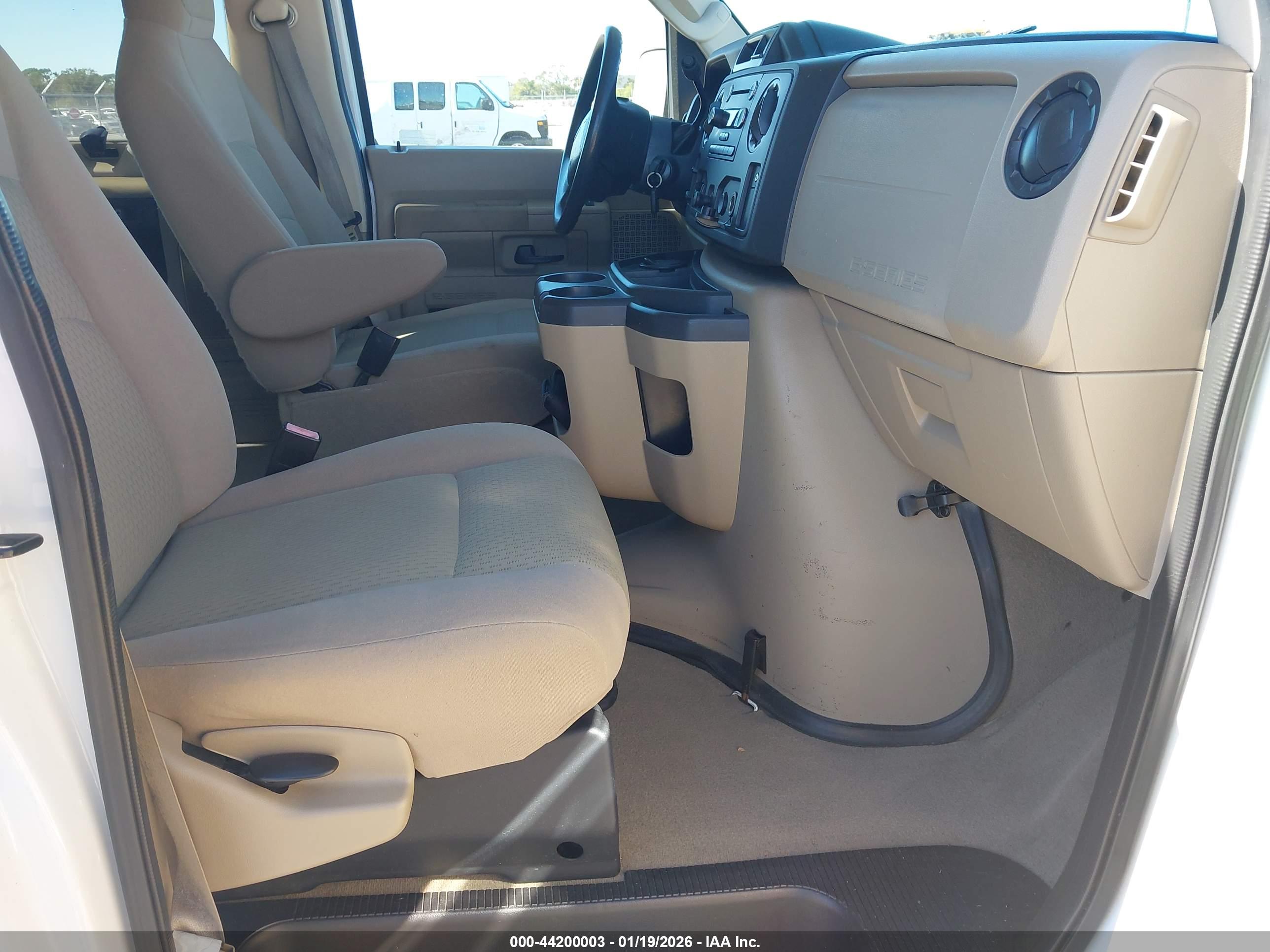 FORD E-150 image 5