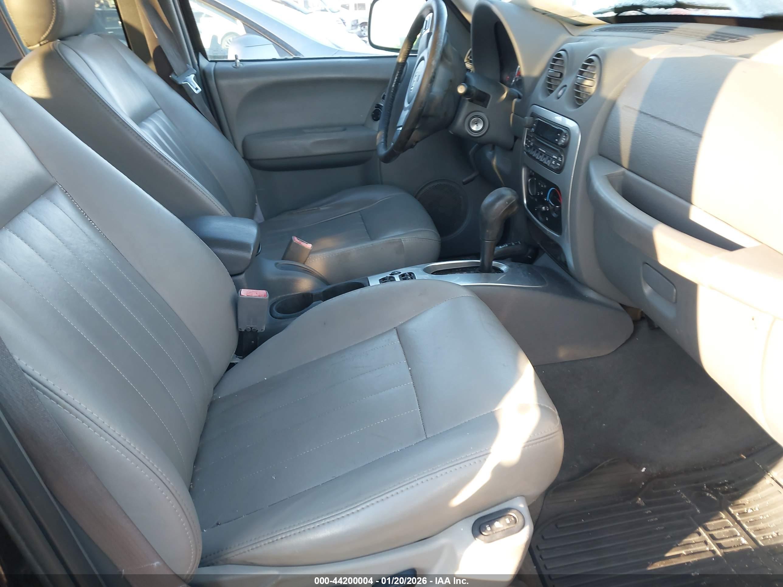 JEEP LIBERTY image 5