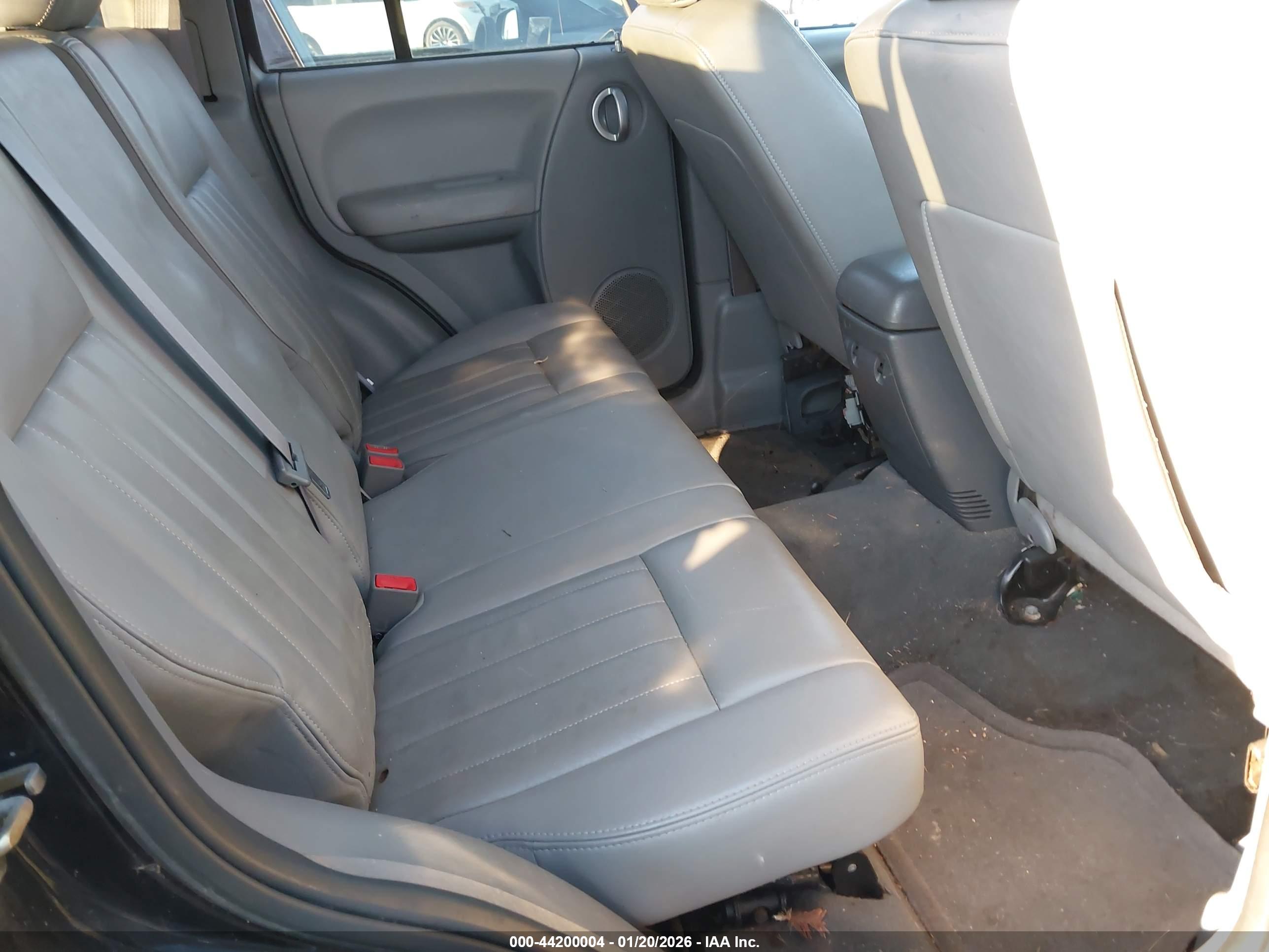 JEEP LIBERTY image 8