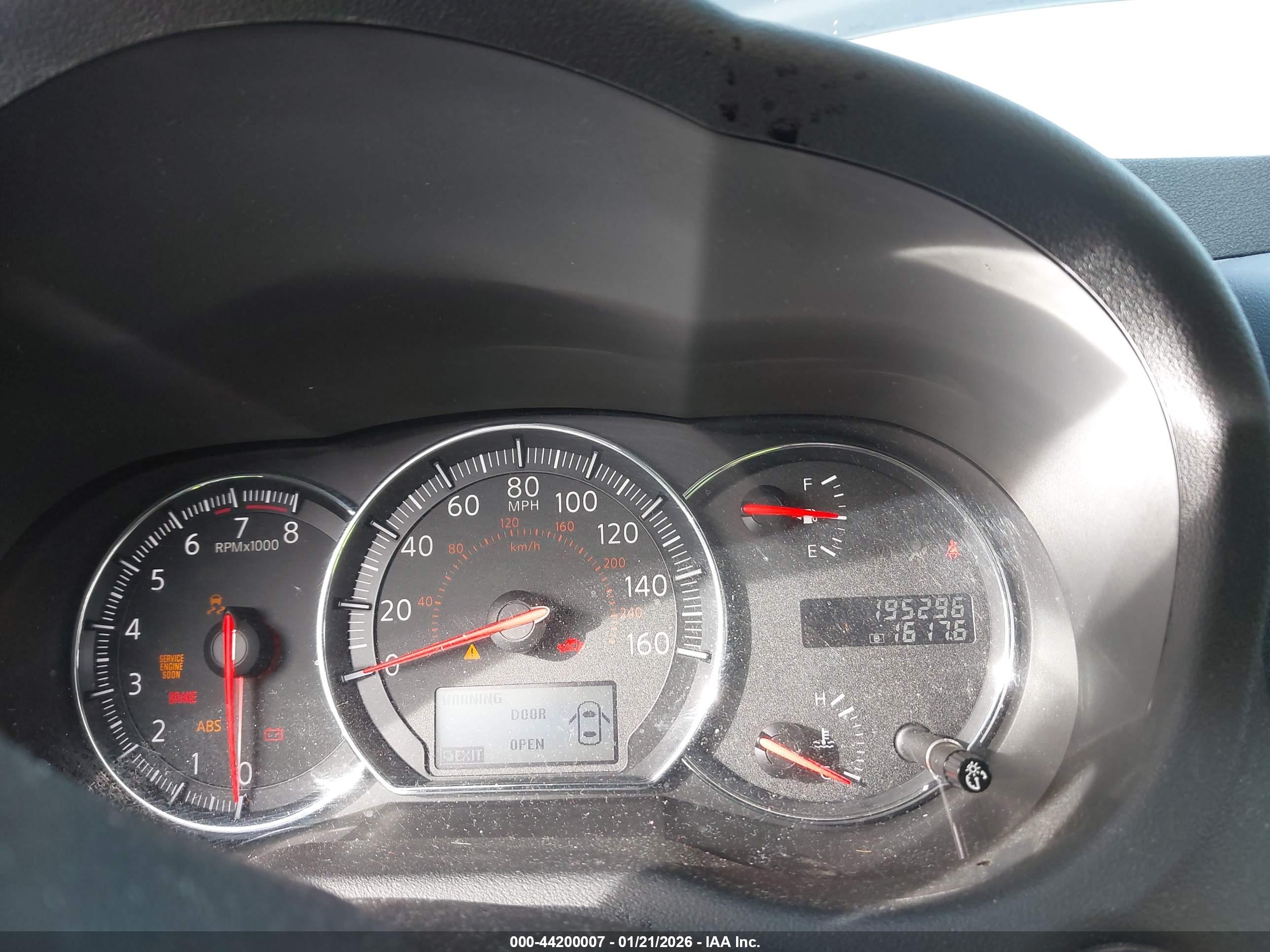 NISSAN MAXIMA image 7