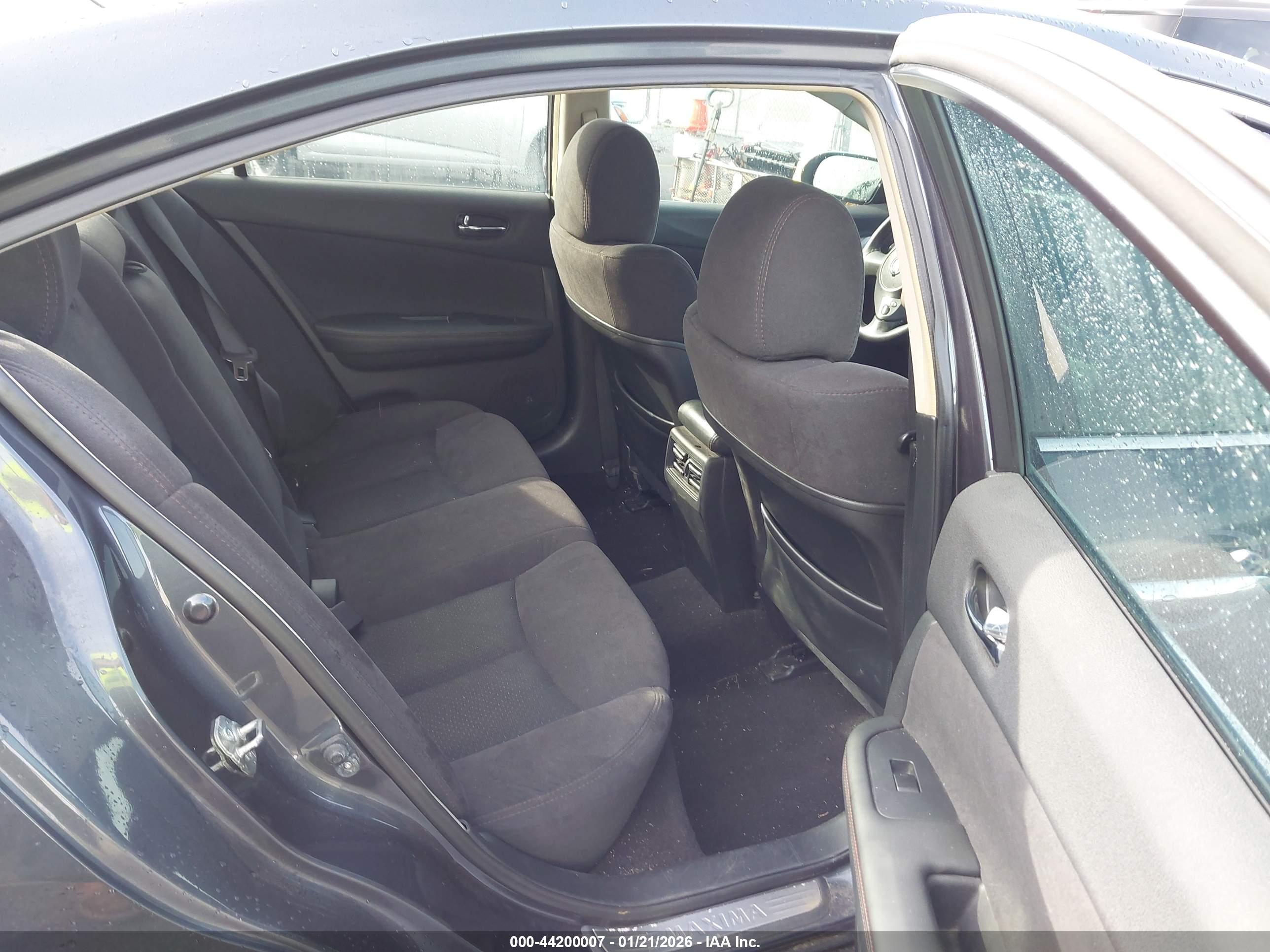 NISSAN MAXIMA image 8