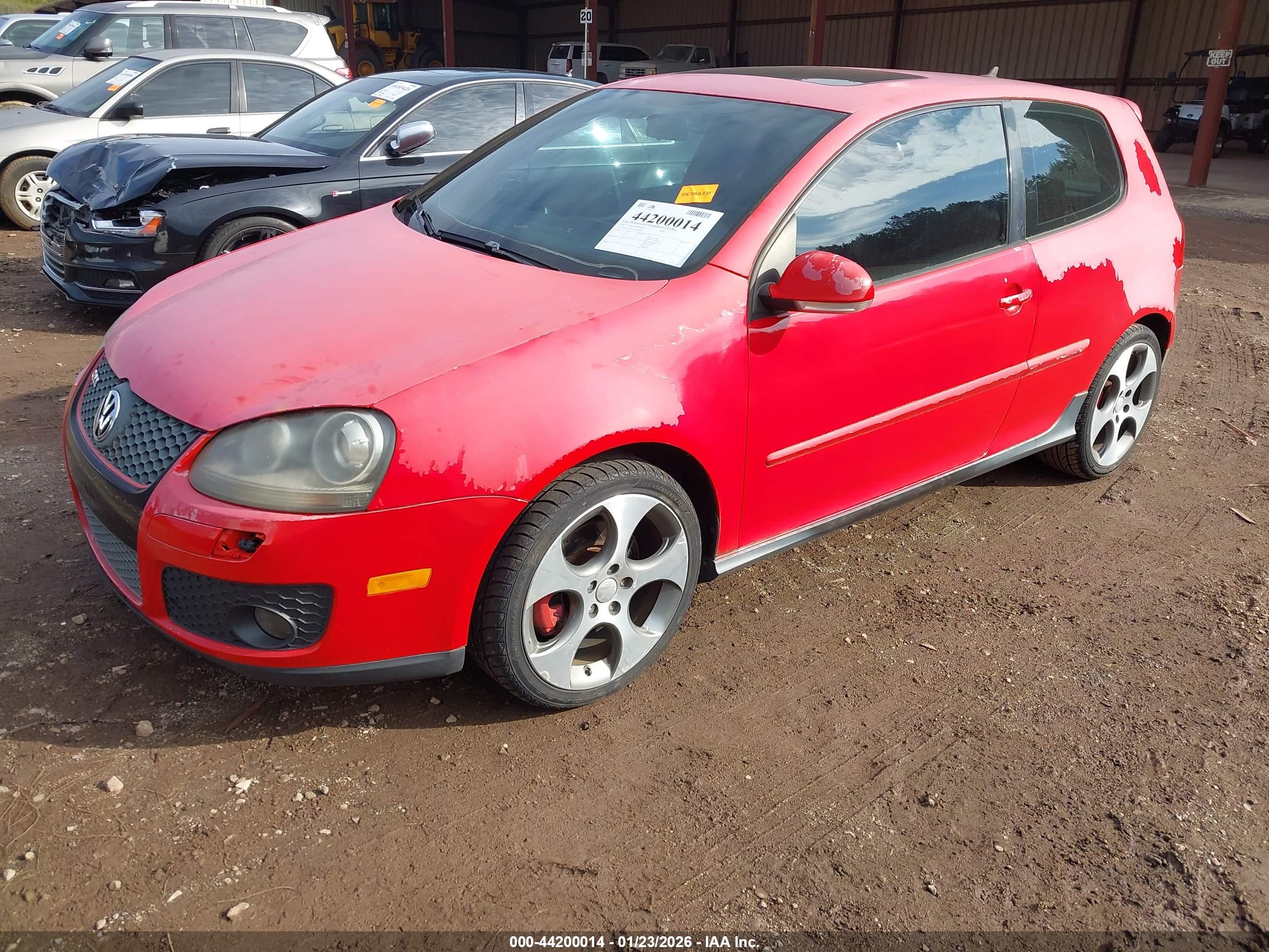 VOLKSWAGEN GTI image 2