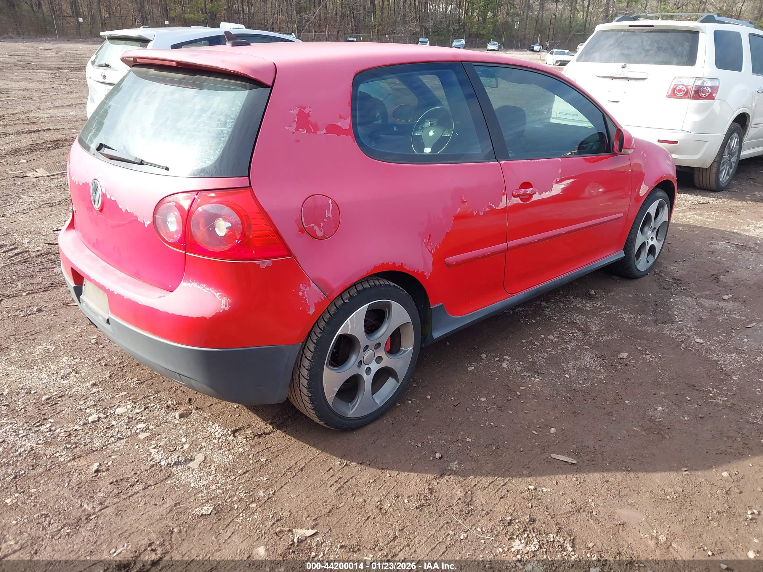 VOLKSWAGEN GTI image 4