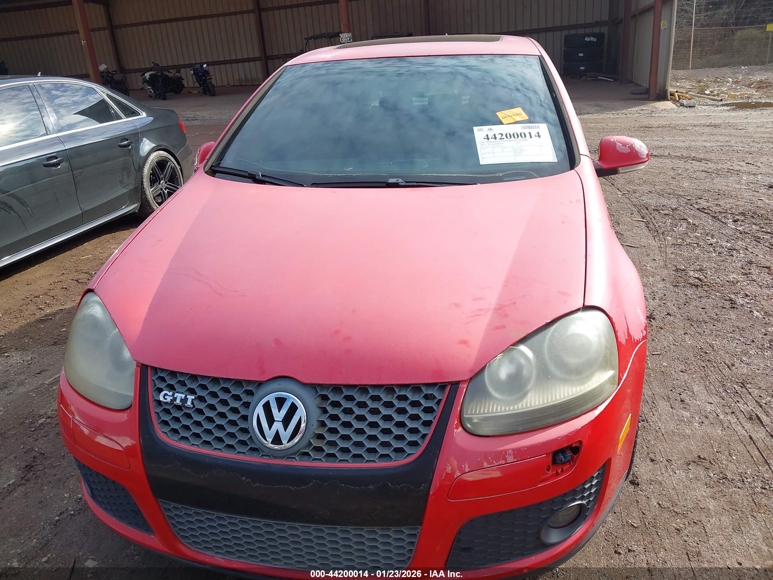 VOLKSWAGEN GTI image 6