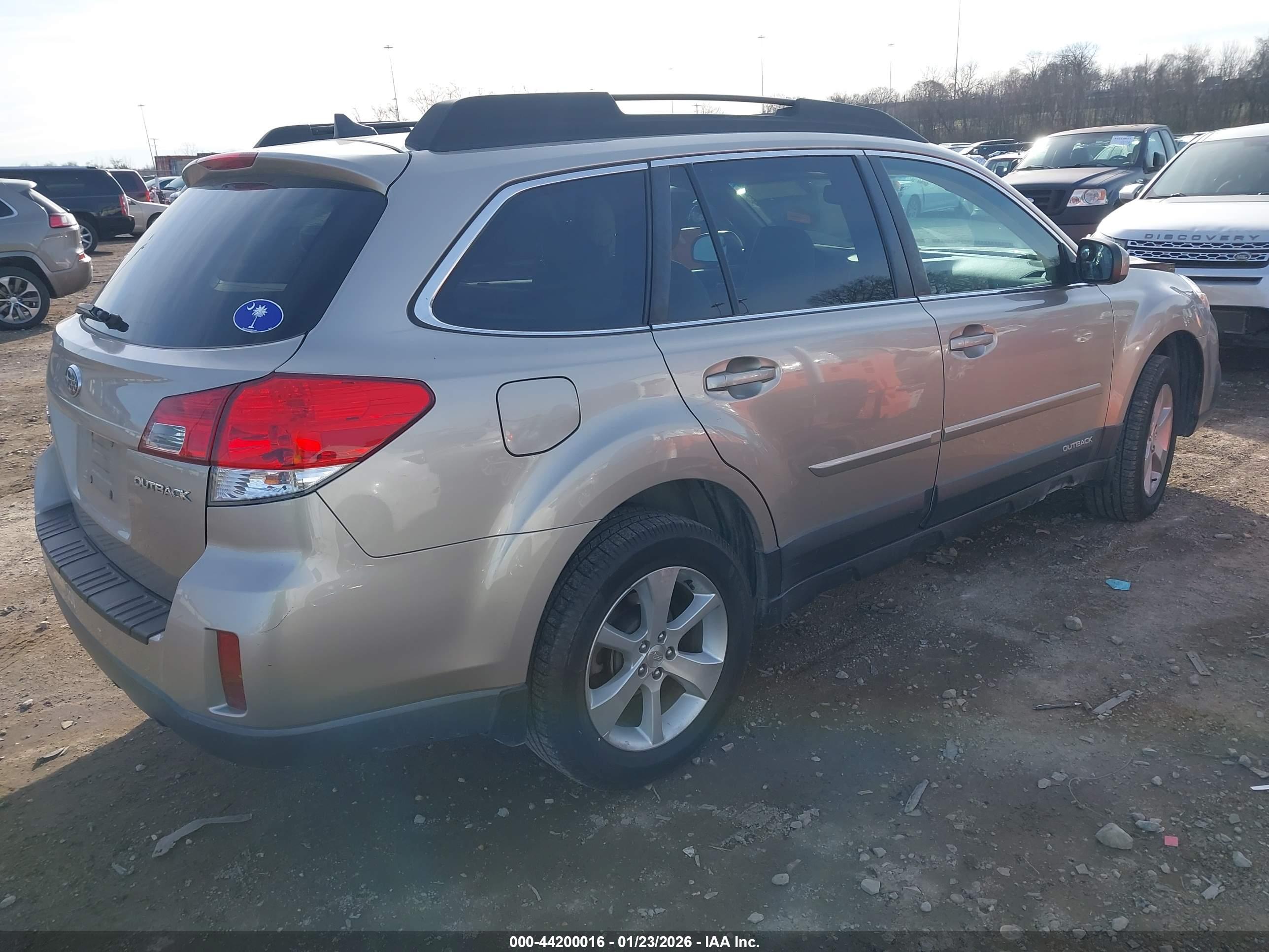 SUBARU OUTBACK image 4