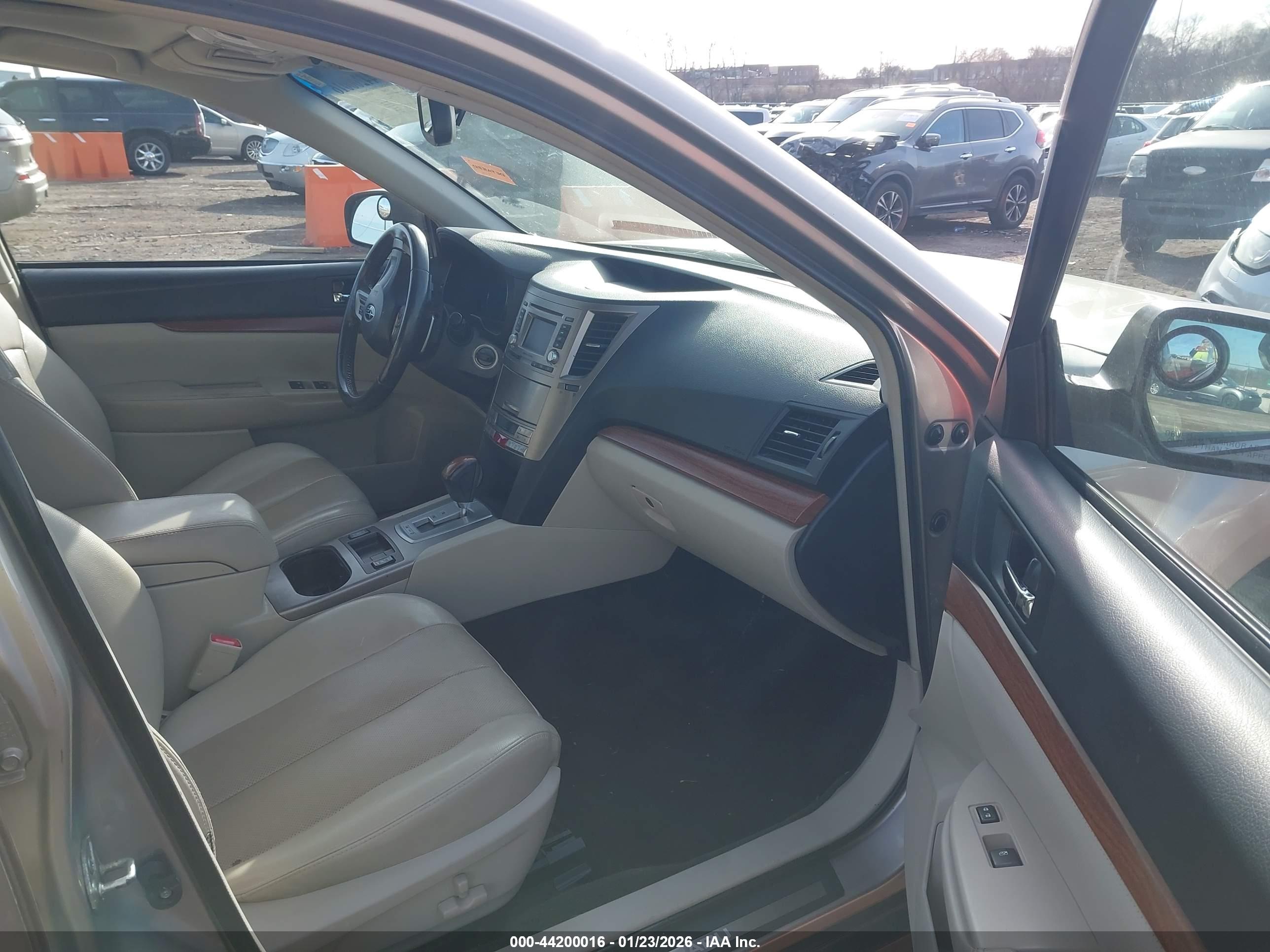 SUBARU OUTBACK image 5