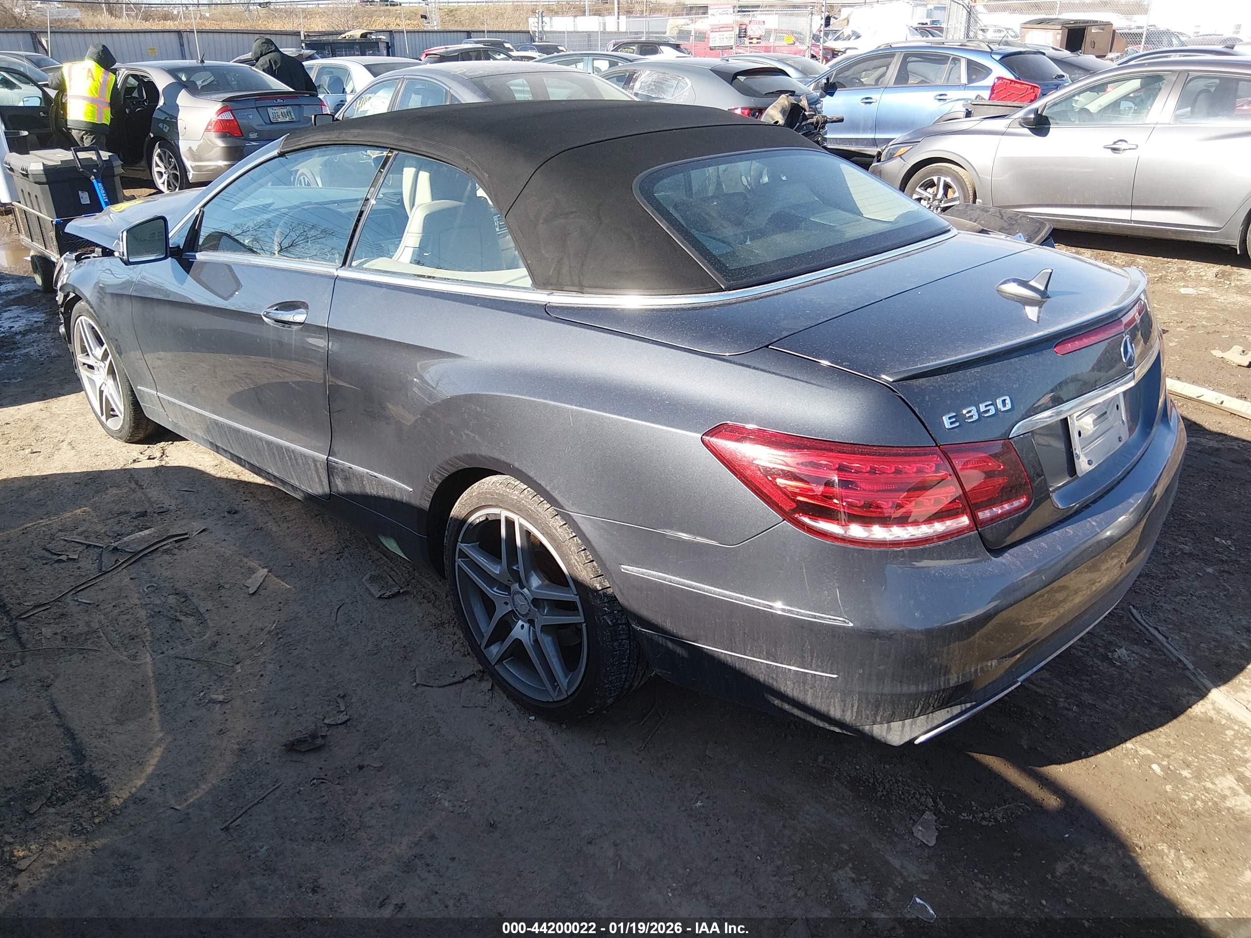 MERCEDES-BENZ E image 3