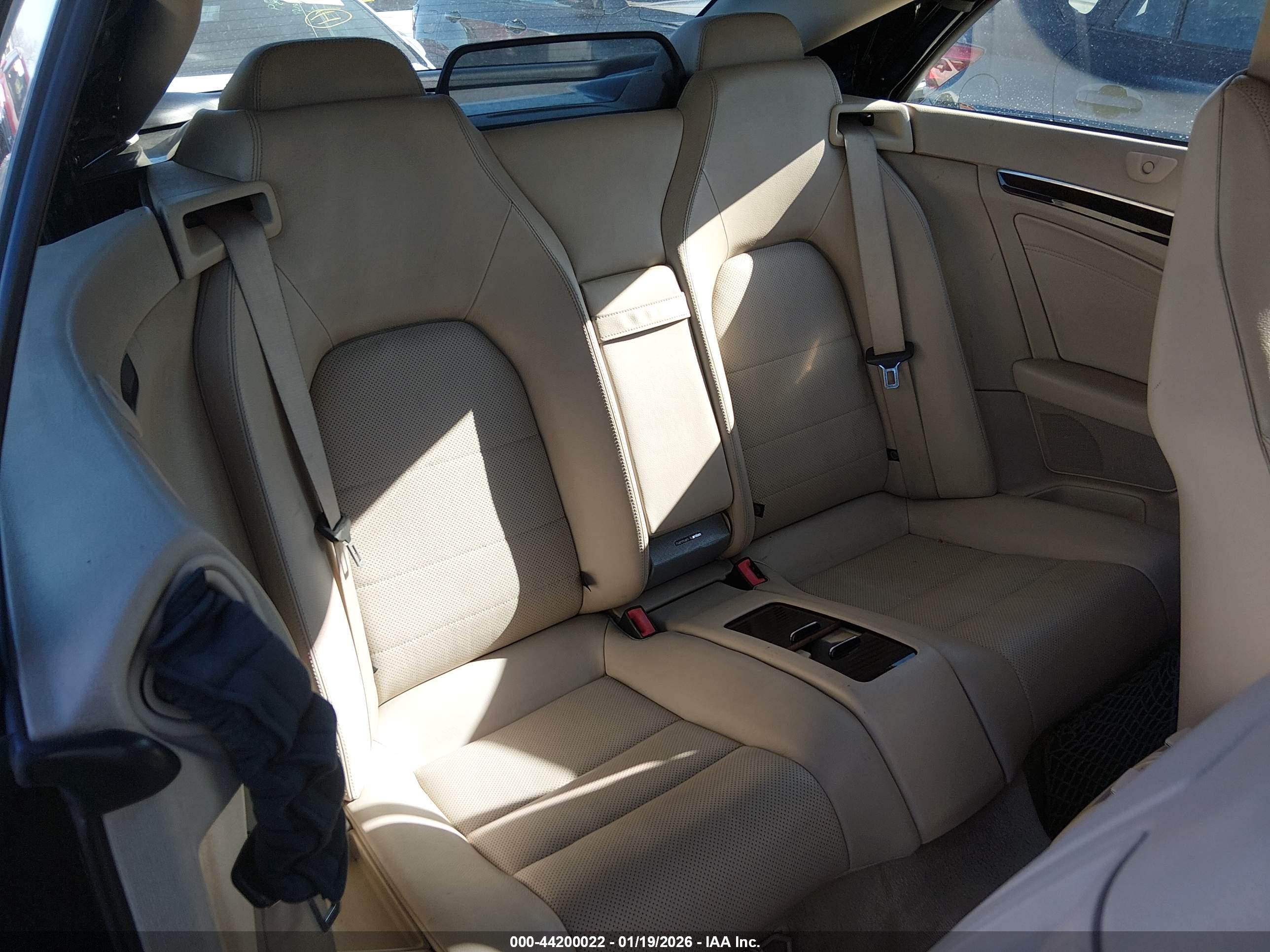 MERCEDES-BENZ E image 8