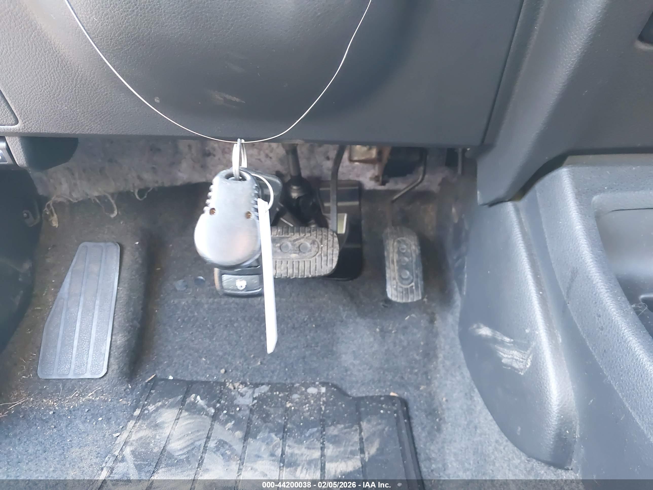 NISSAN VERSA image 11