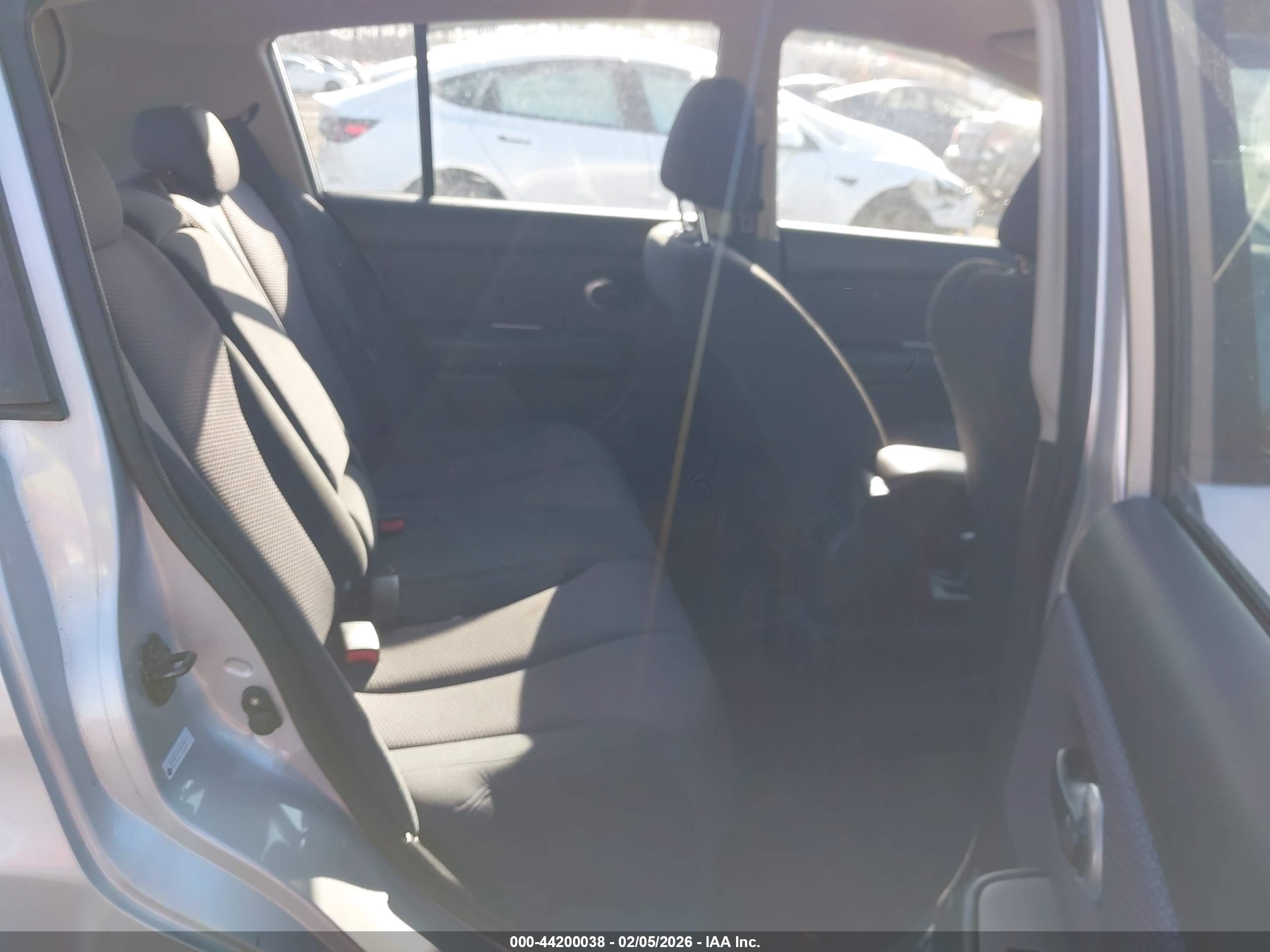 NISSAN VERSA image 8