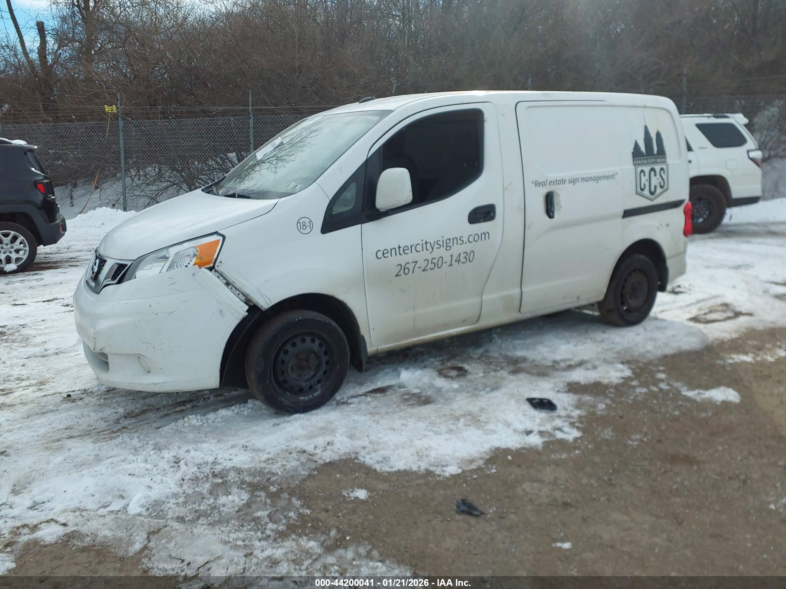 NISSAN NV200 image 2