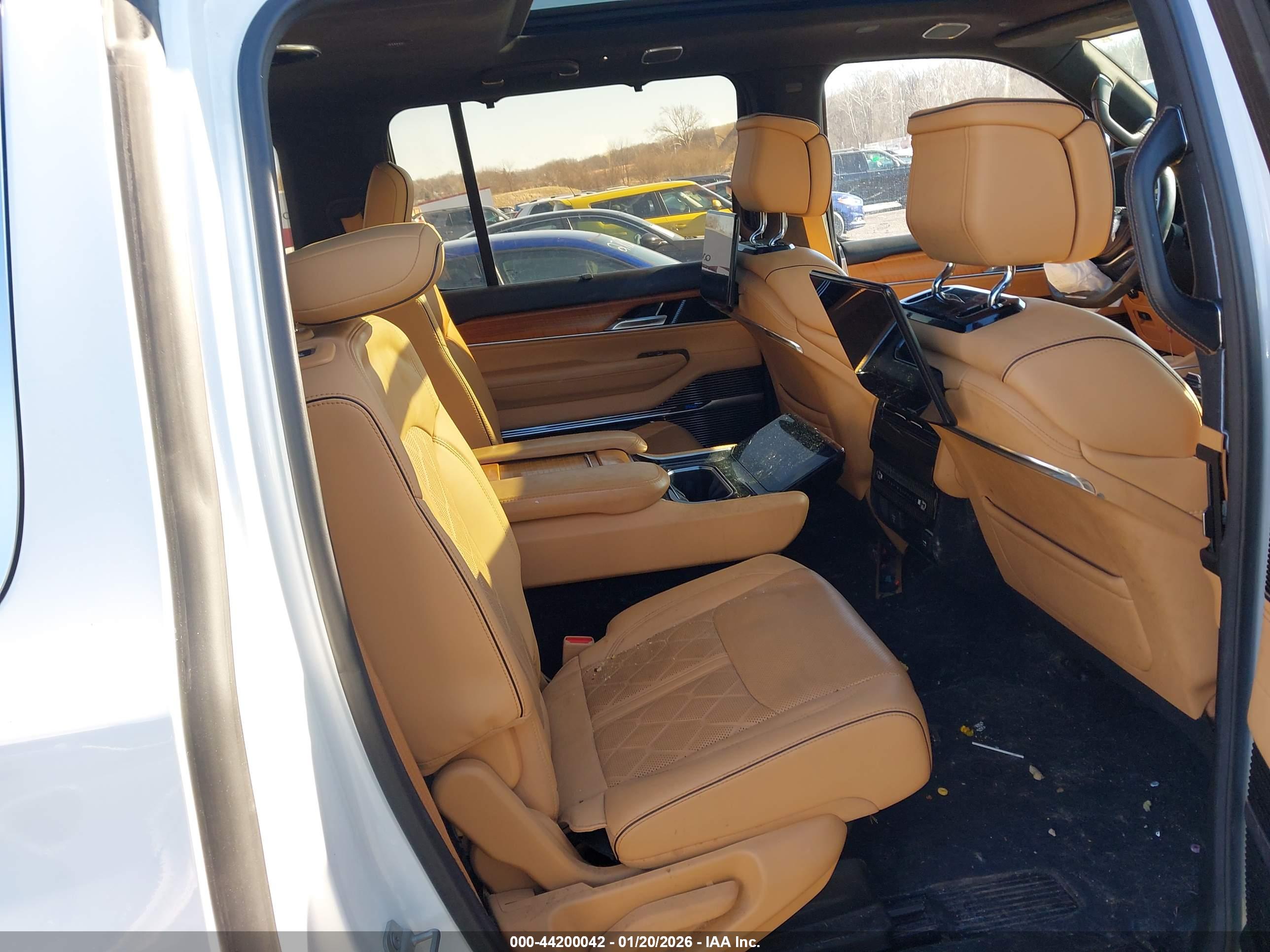 JEEP GRAND image 8