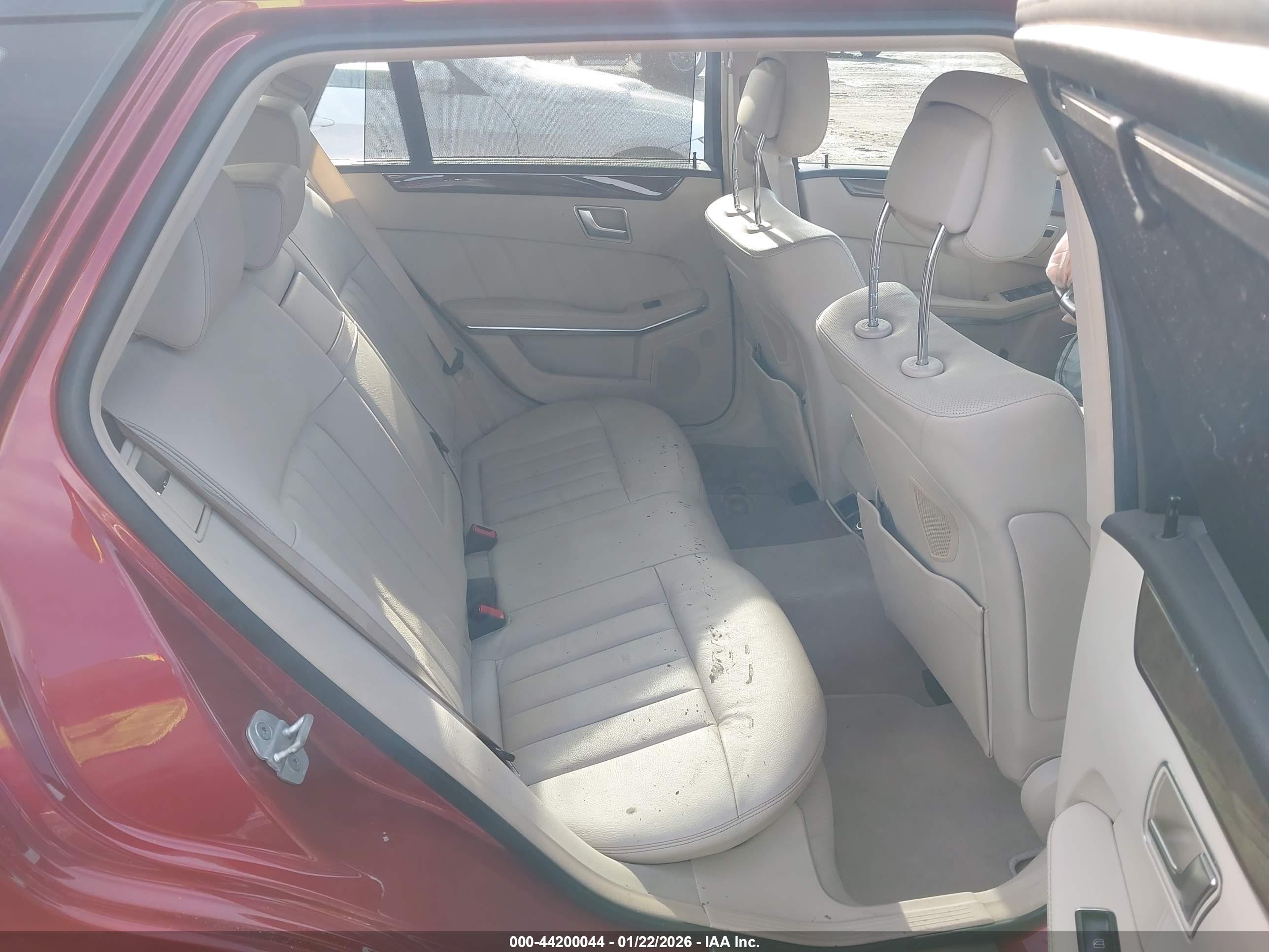 MERCEDES-BENZ E image 8