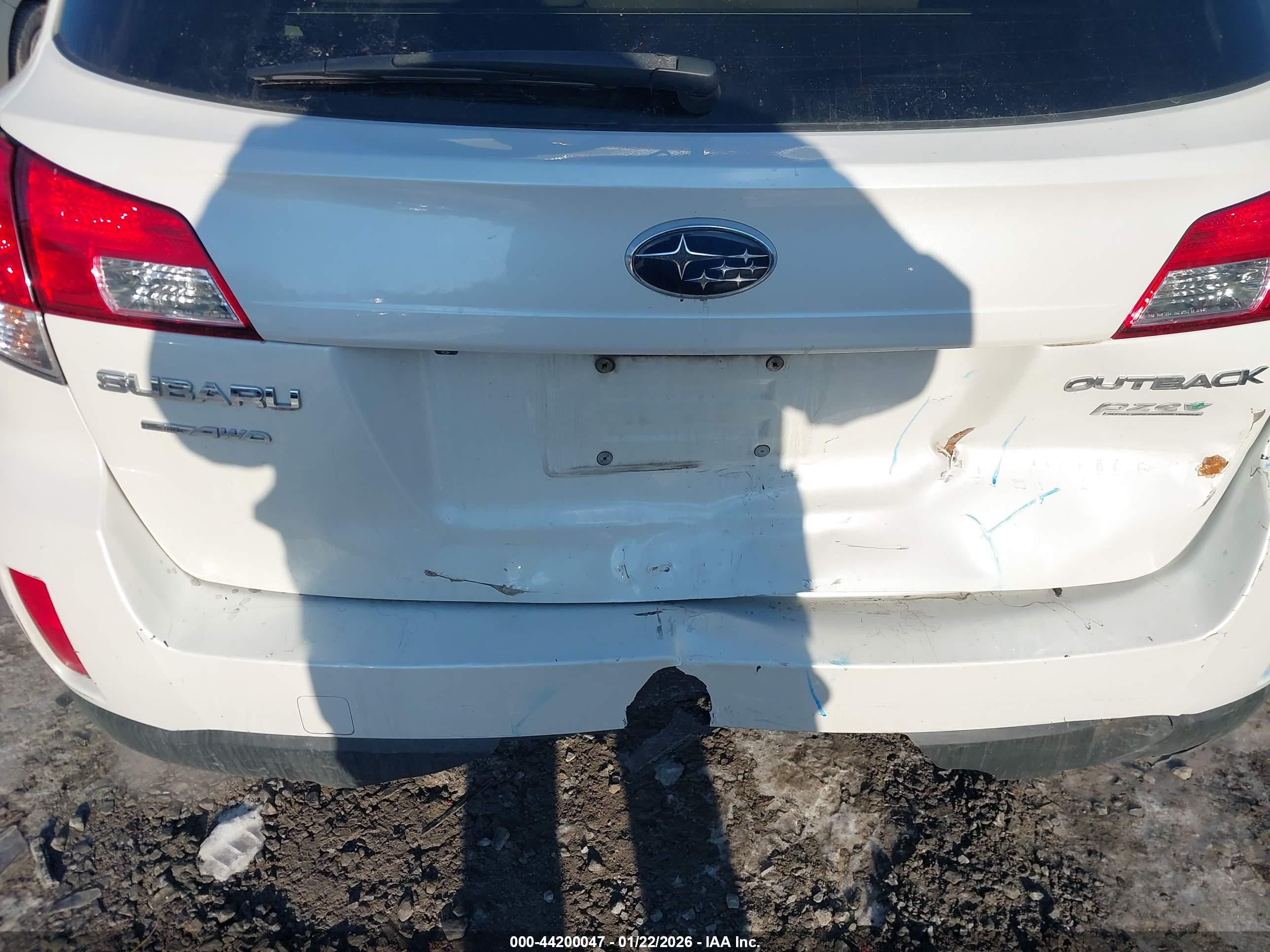 SUBARU OUTBACK image 6