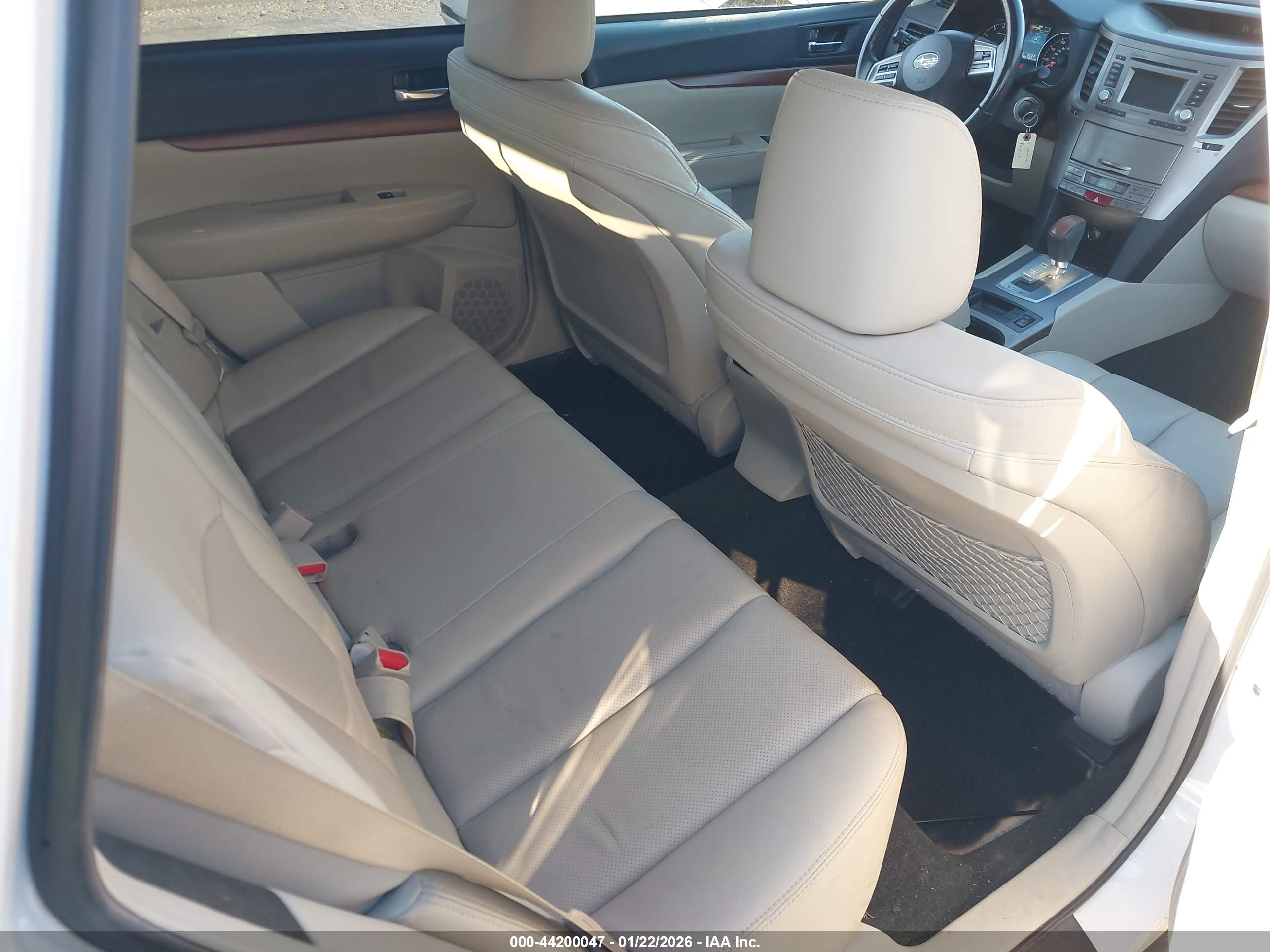 SUBARU OUTBACK image 8