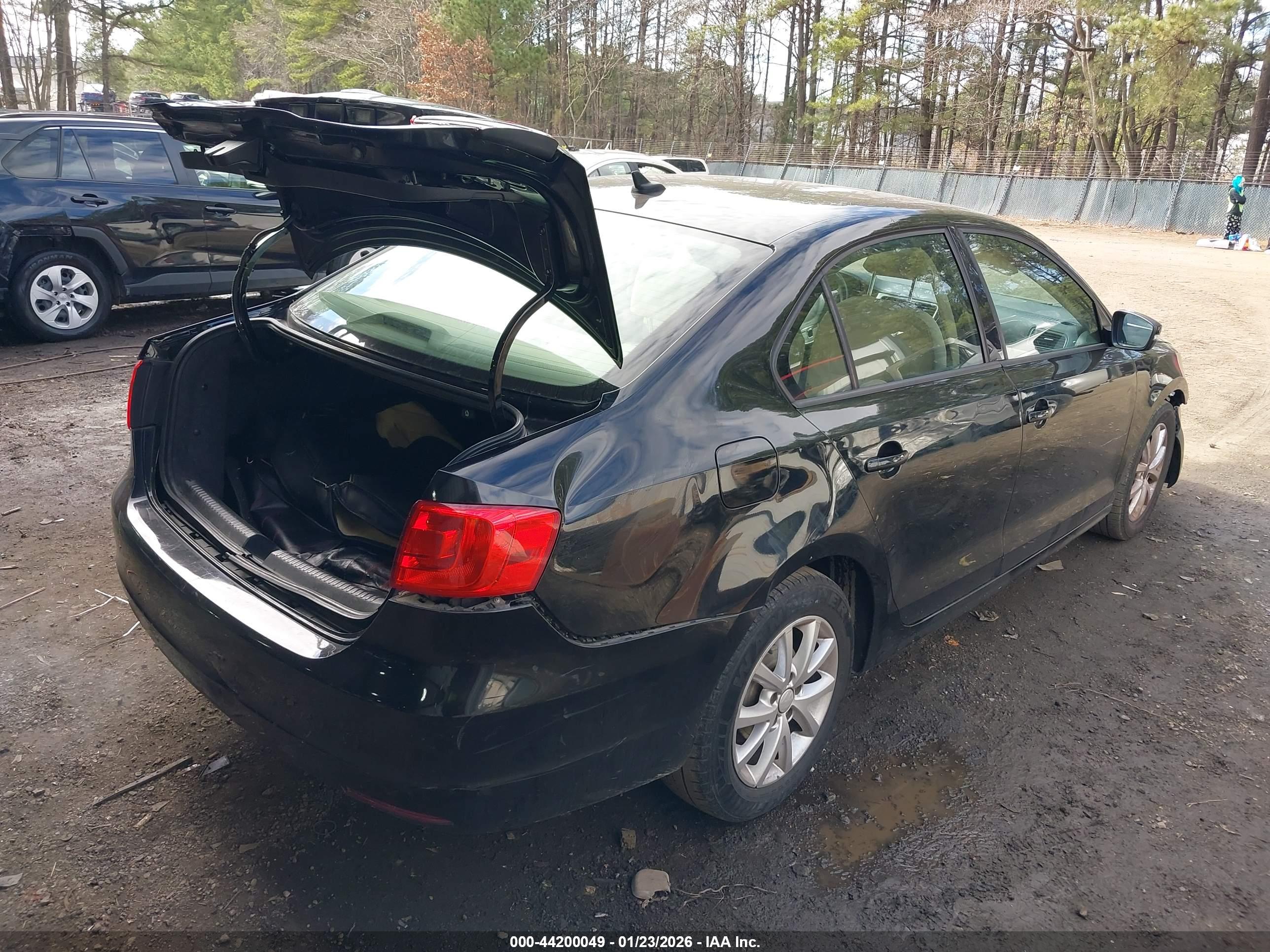 VOLKSWAGEN JETTA image 4