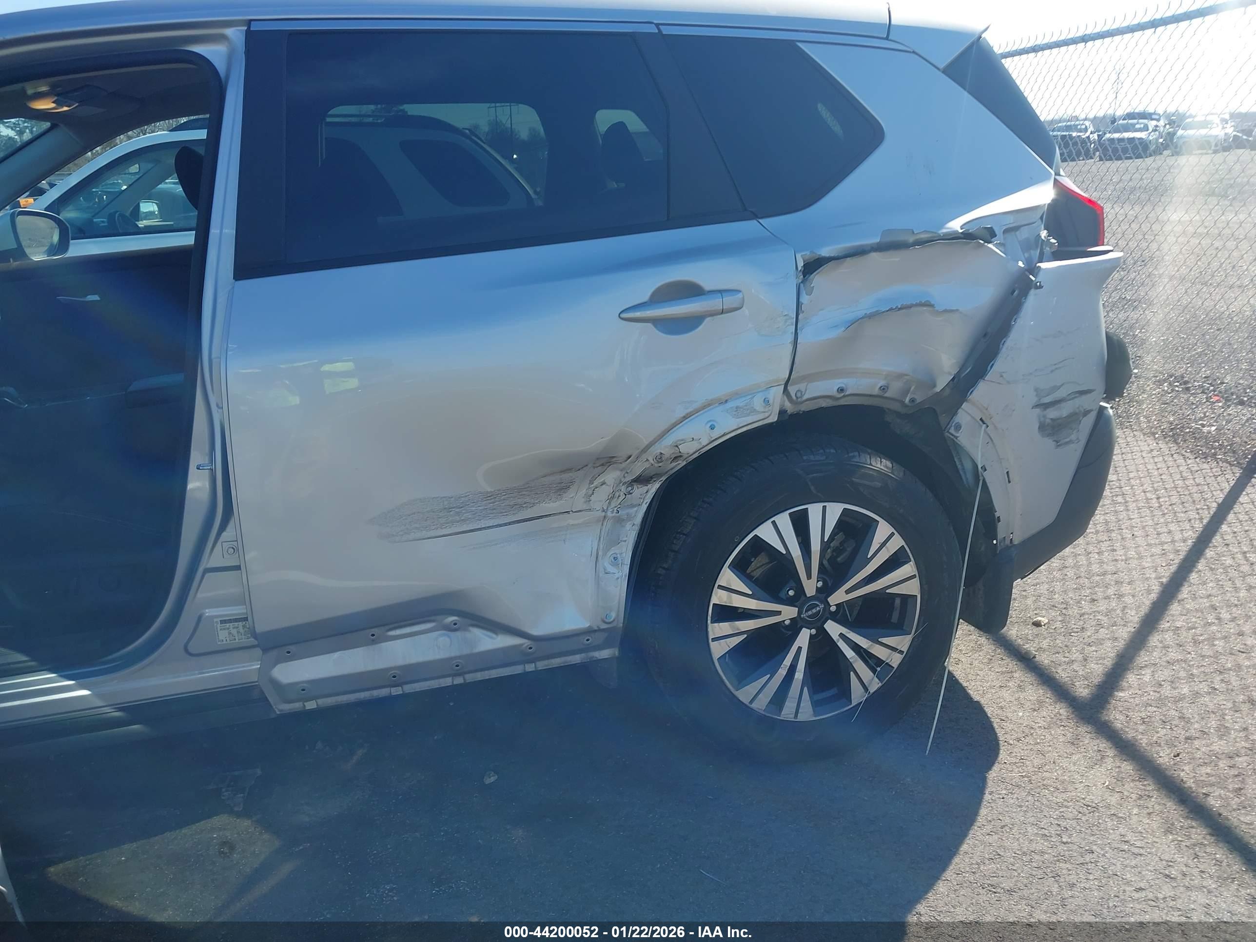 NISSAN ROGUE image 6