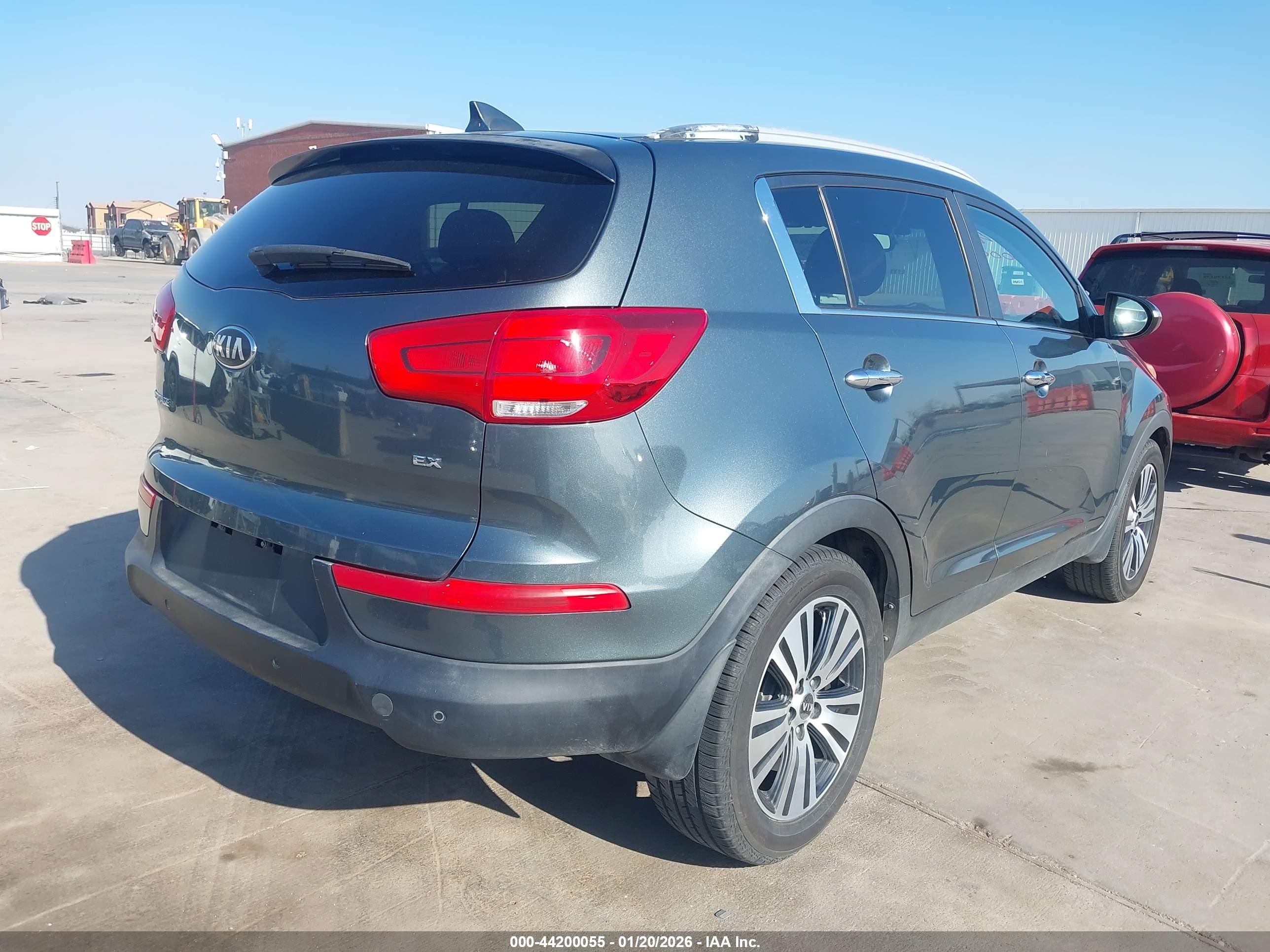 KIA SPORTAGE image 4