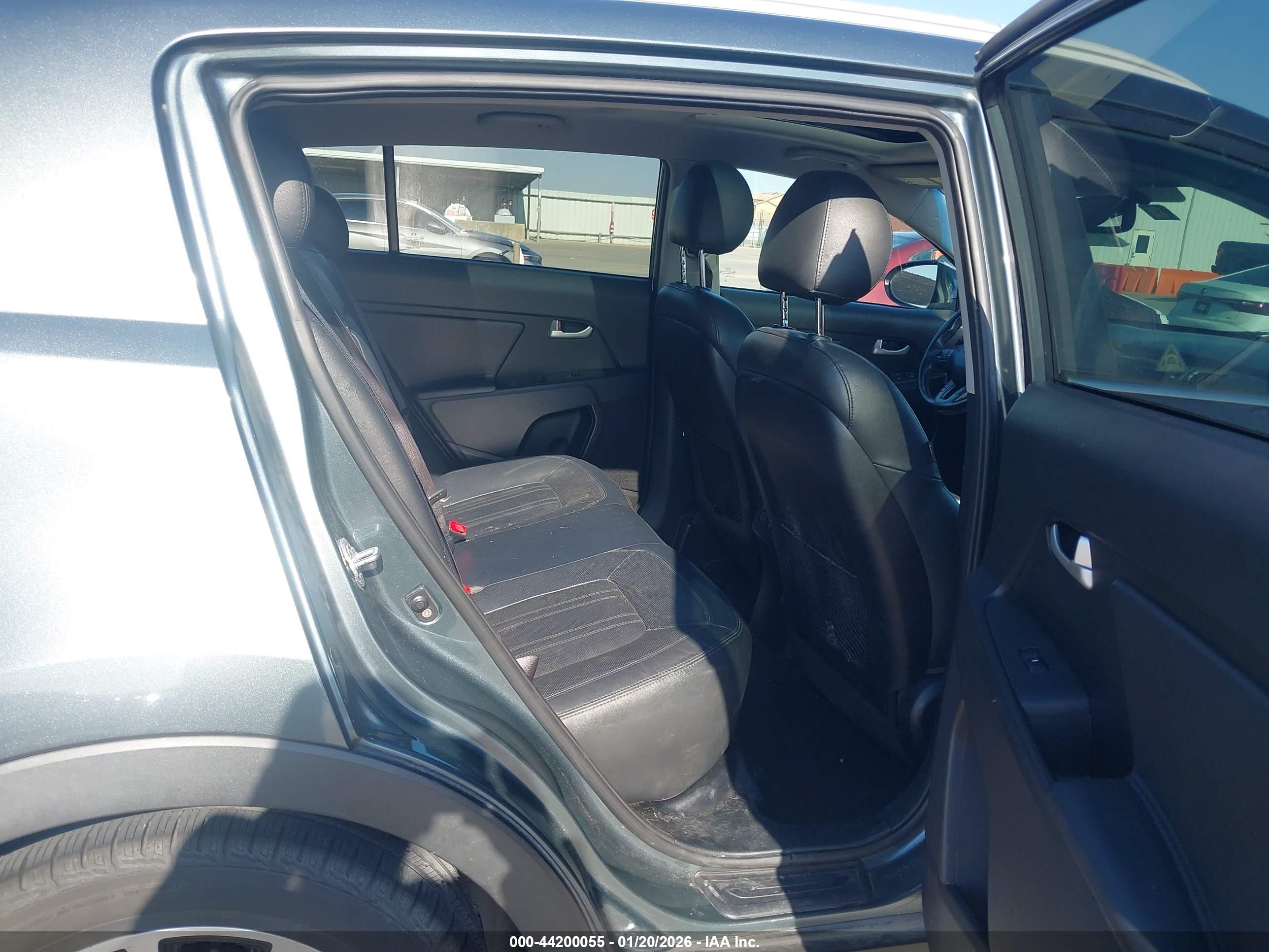 KIA SPORTAGE image 8