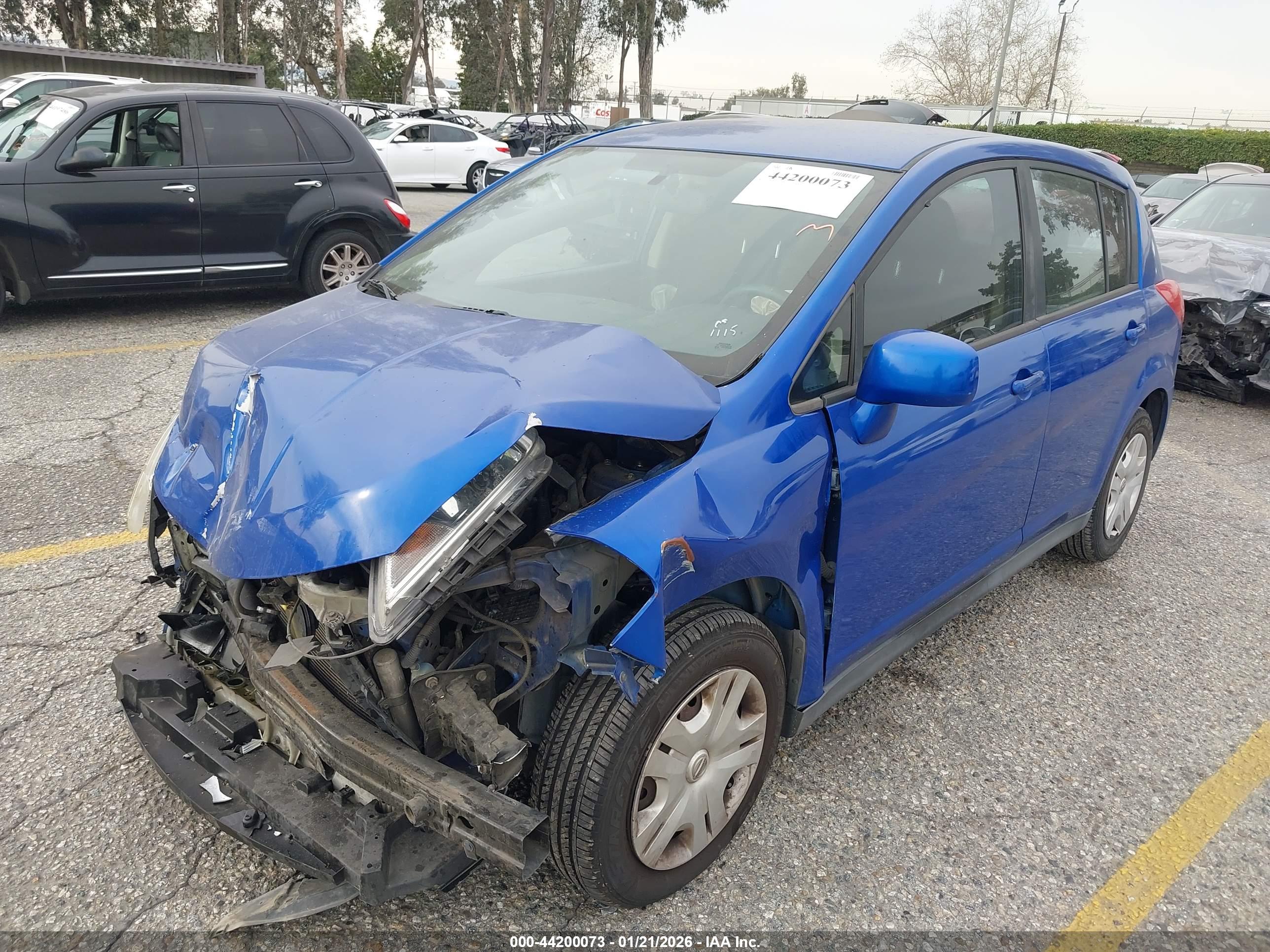 NISSAN VERSA image 2