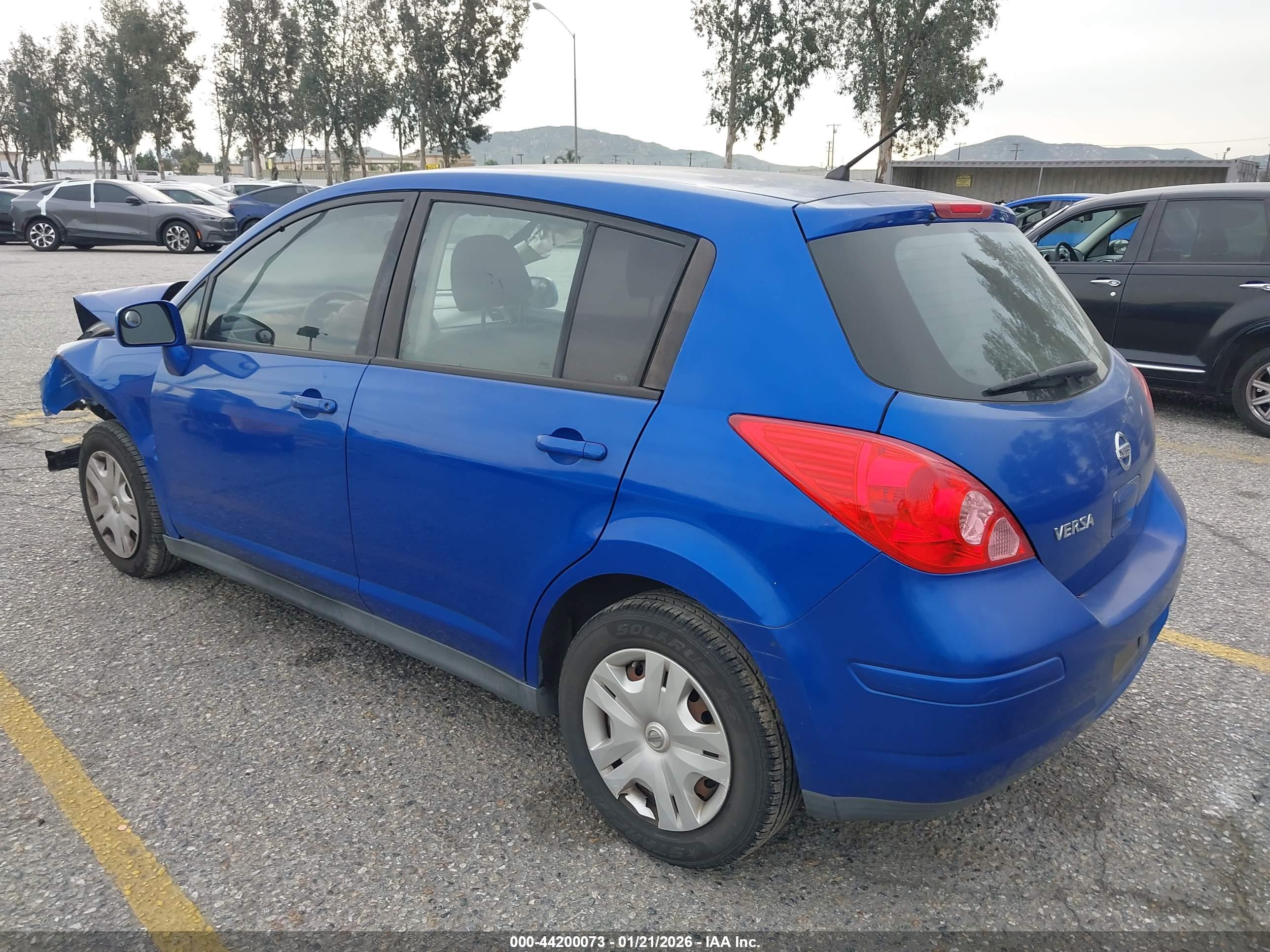 NISSAN VERSA image 3