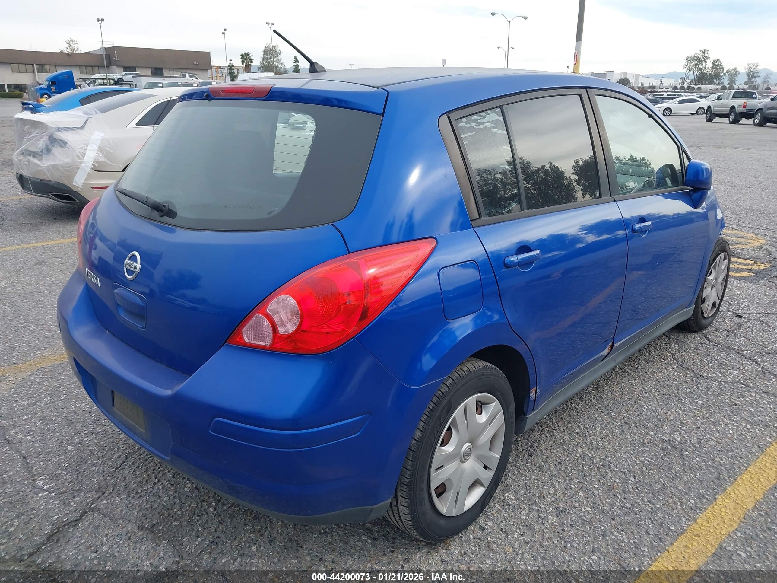 NISSAN VERSA image 4
