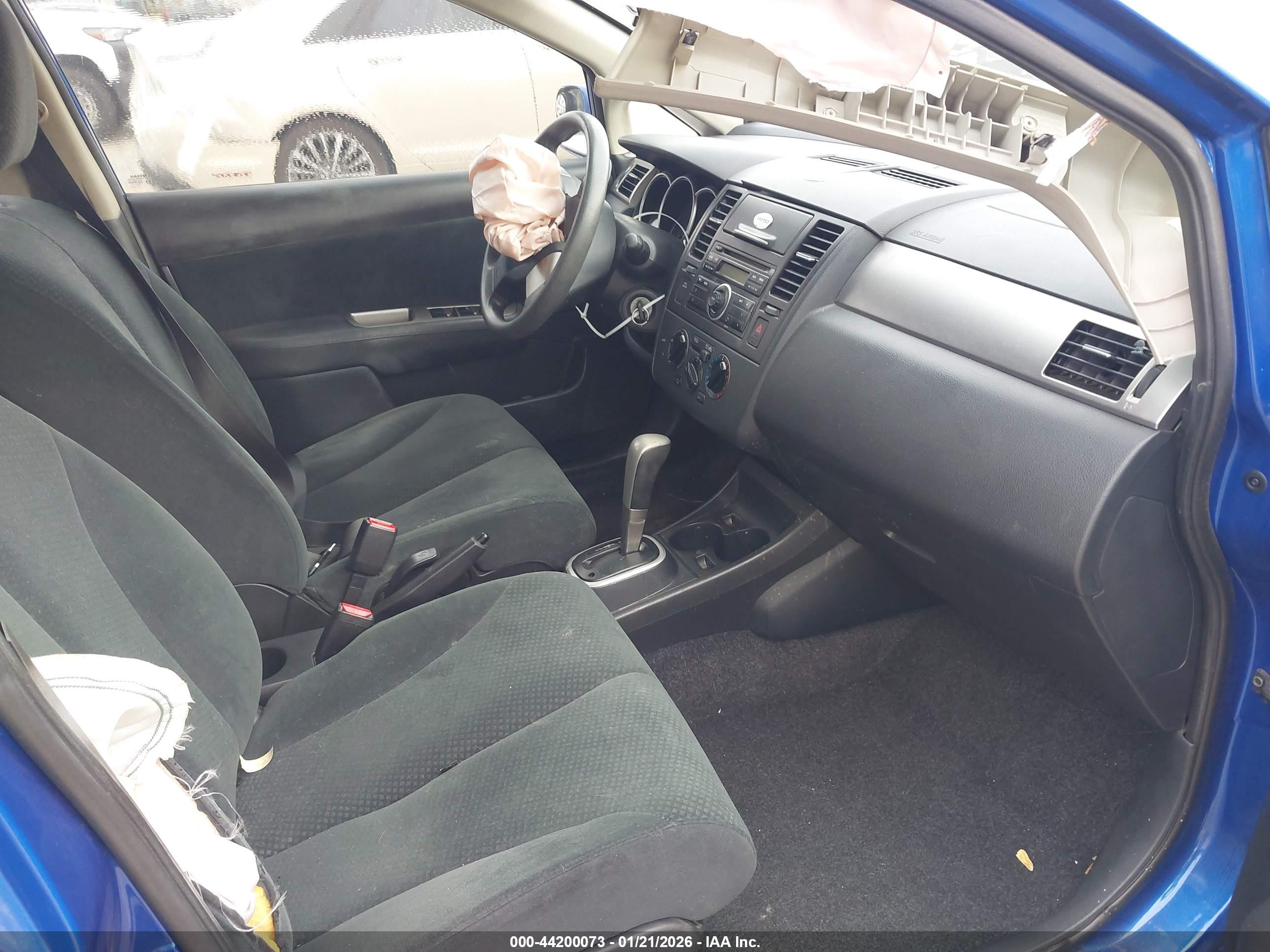 NISSAN VERSA image 5