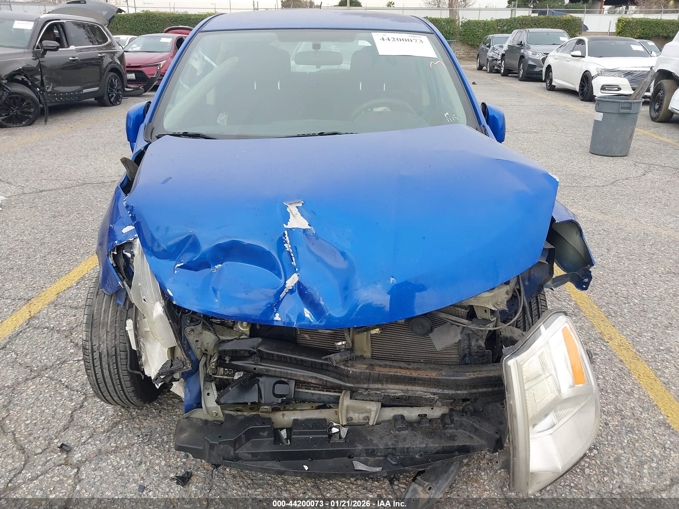 NISSAN VERSA image 6