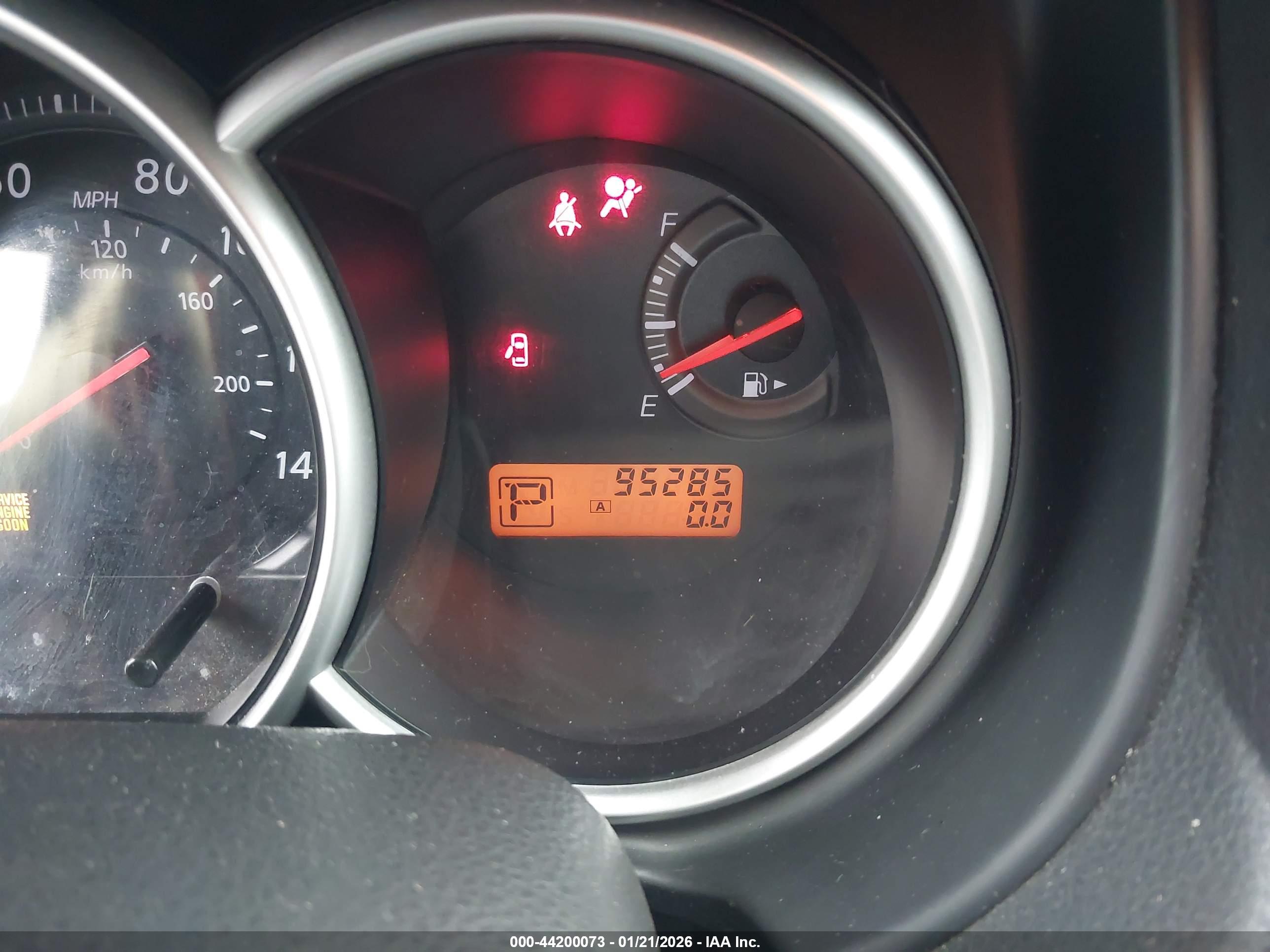 NISSAN VERSA image 7